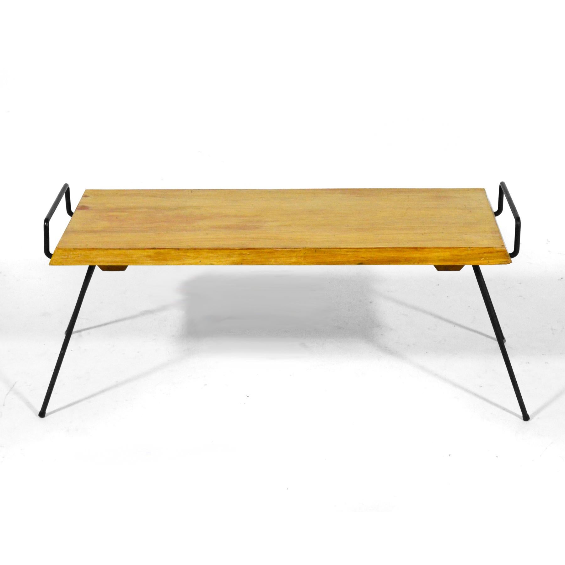 Mid-Century Modern Banc / table du milieu du siècle dernier avec pieds en fer en vente