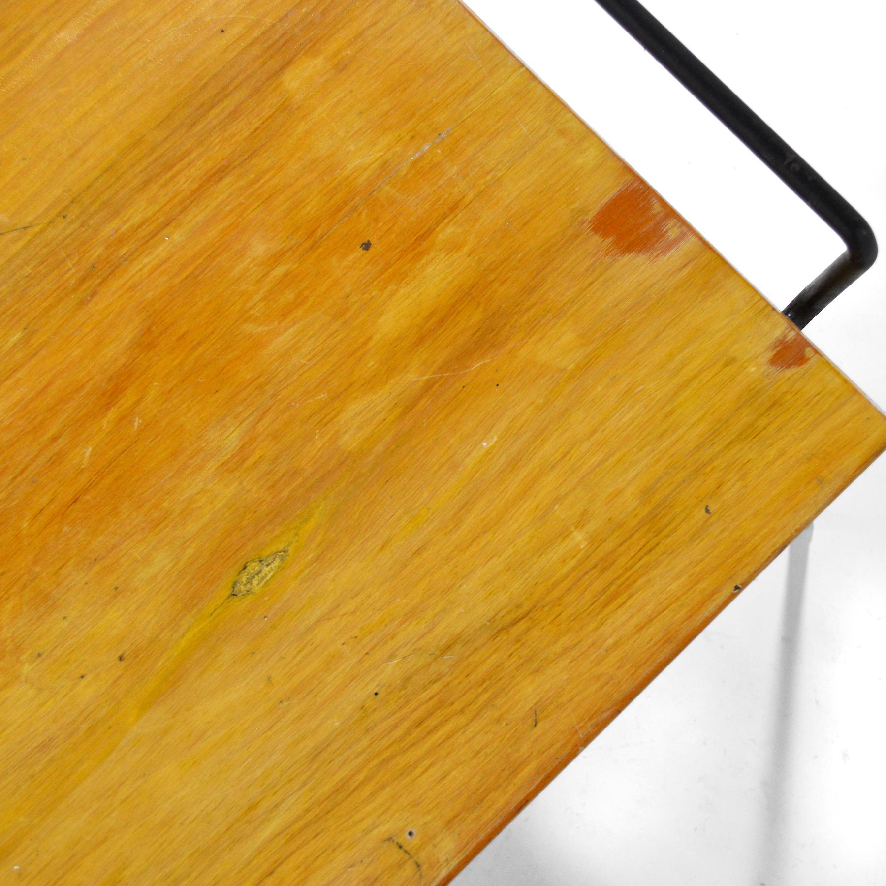 Banc / table du milieu du siècle dernier avec pieds en fer en vente 1
