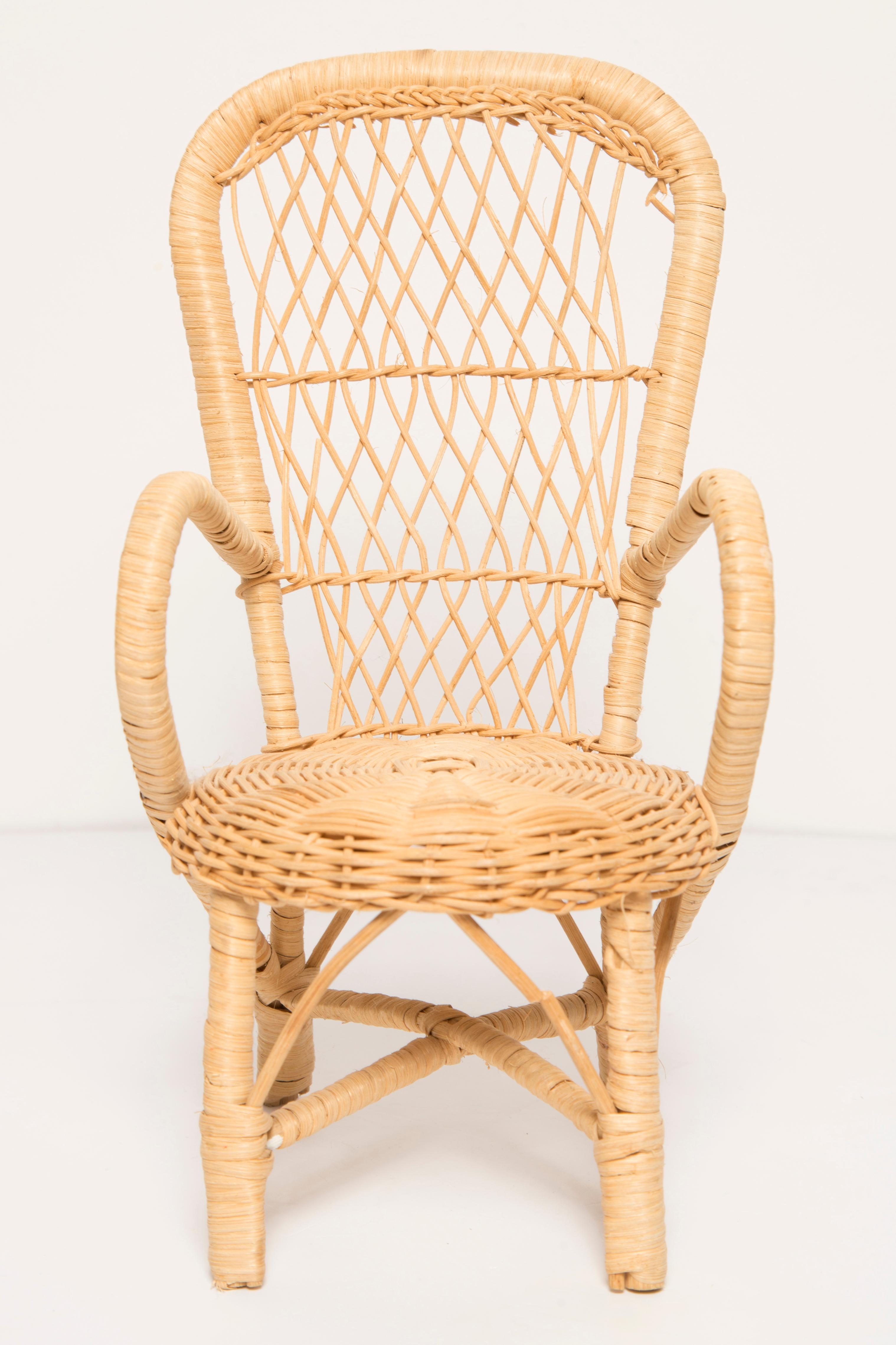 Brauner Stuhl aus Holz mit dekorativer Skulptur aus der Mitte des Jahrhunderts, Frankreich, 1960er Jahre im Zustand „Gut“ im Angebot in 05-080 Hornowek, PL