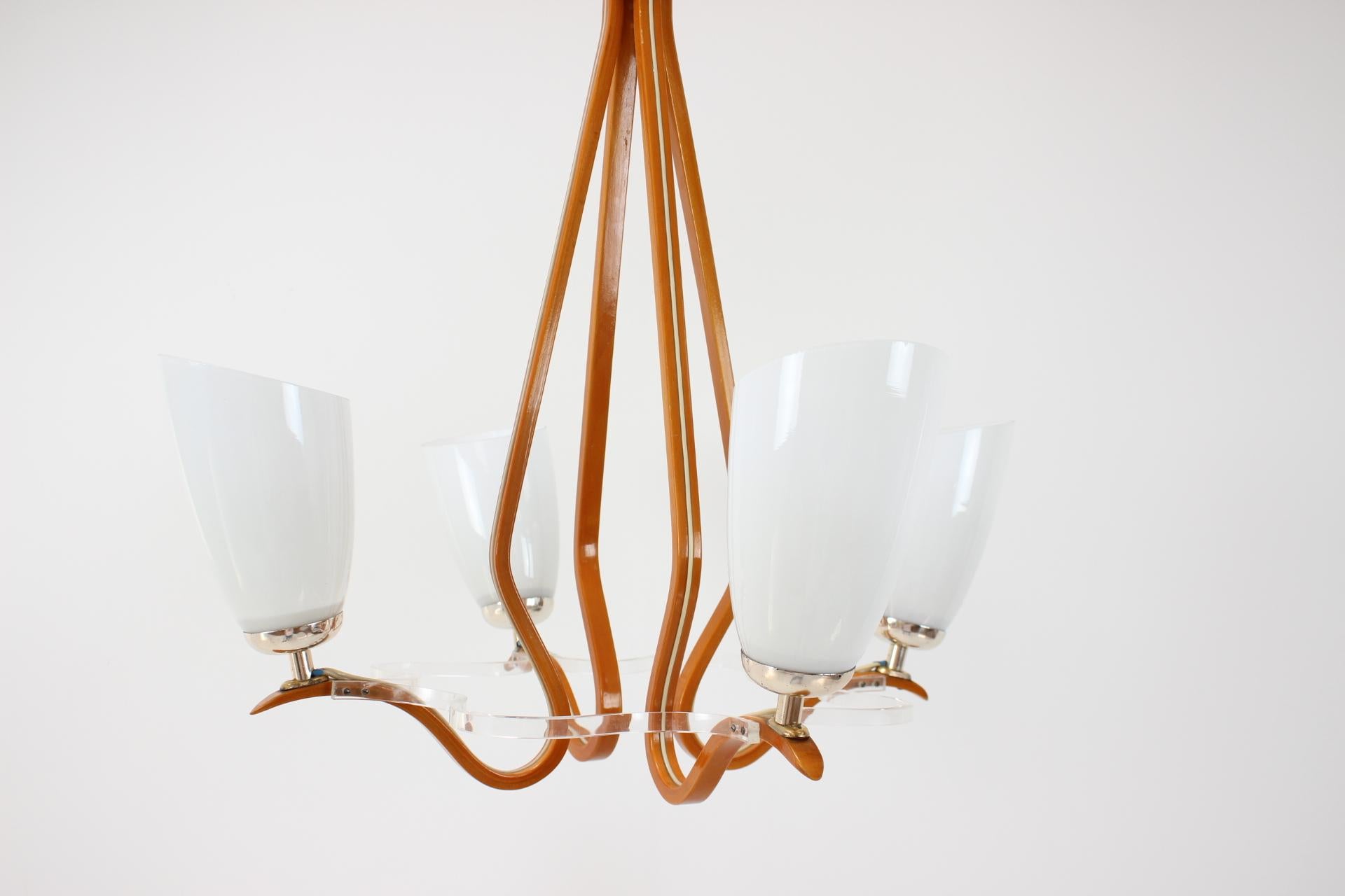 Made in Czechoslovakia
Made of milk glass,wood
4x40W , E27 or E26 bulb
Re-polished
Original Condition
US wiring compatible.