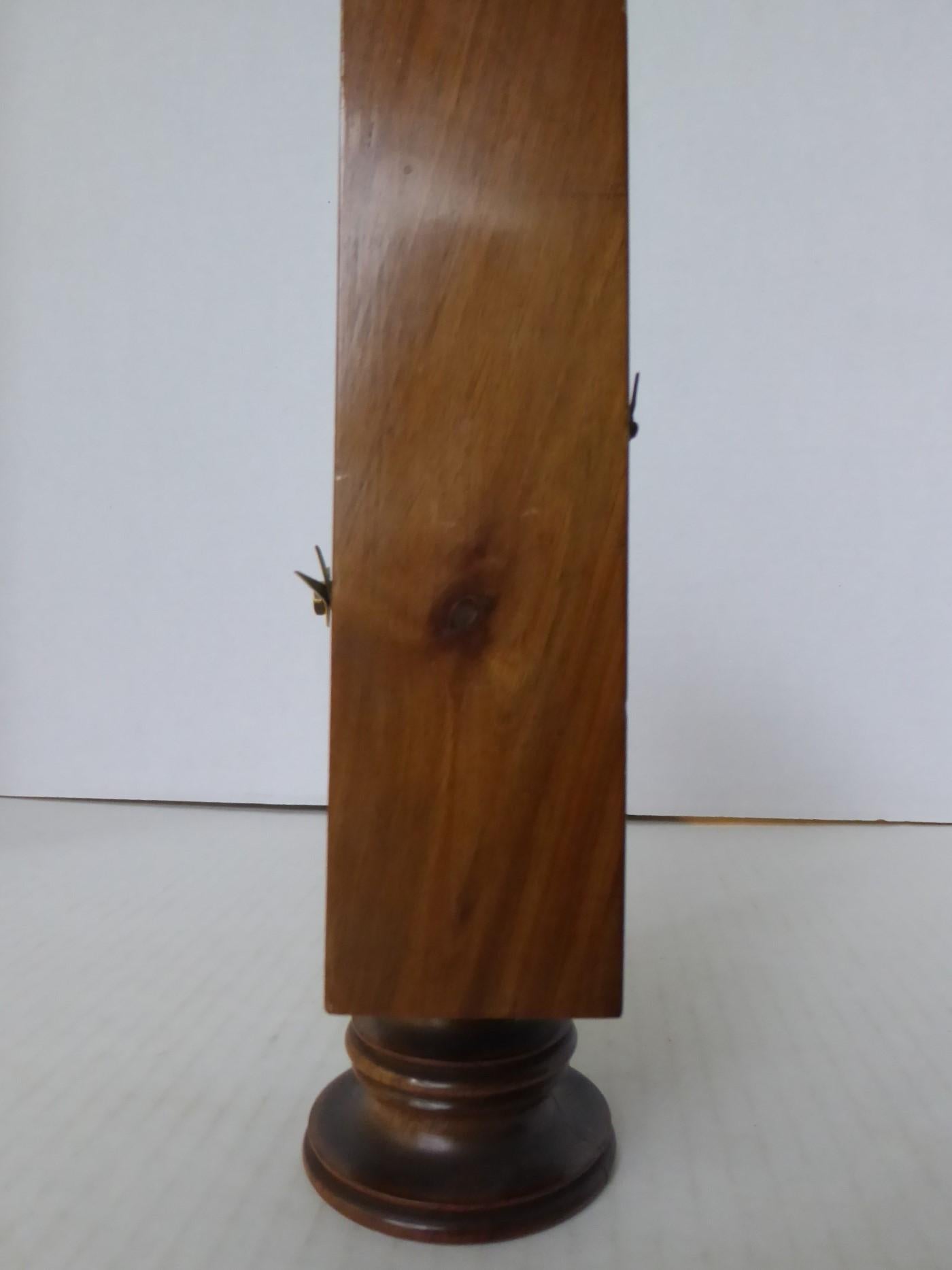 Mid-Century-Tisch / Kaminsims / Schreibtischuhr aus Holz und Kupfer-Emaille, Spanien 1950er Jahre (Spanisch) im Angebot