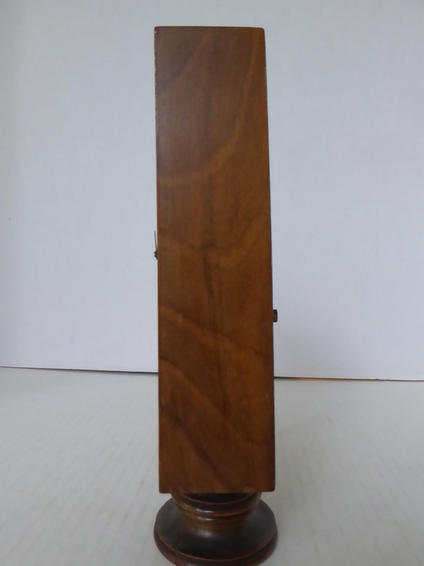Mid-Century-Tisch / Kaminsims / Schreibtischuhr aus Holz und Kupfer-Emaille, Spanien 1950er Jahre im Zustand „Gut“ im Angebot in Miami, FL