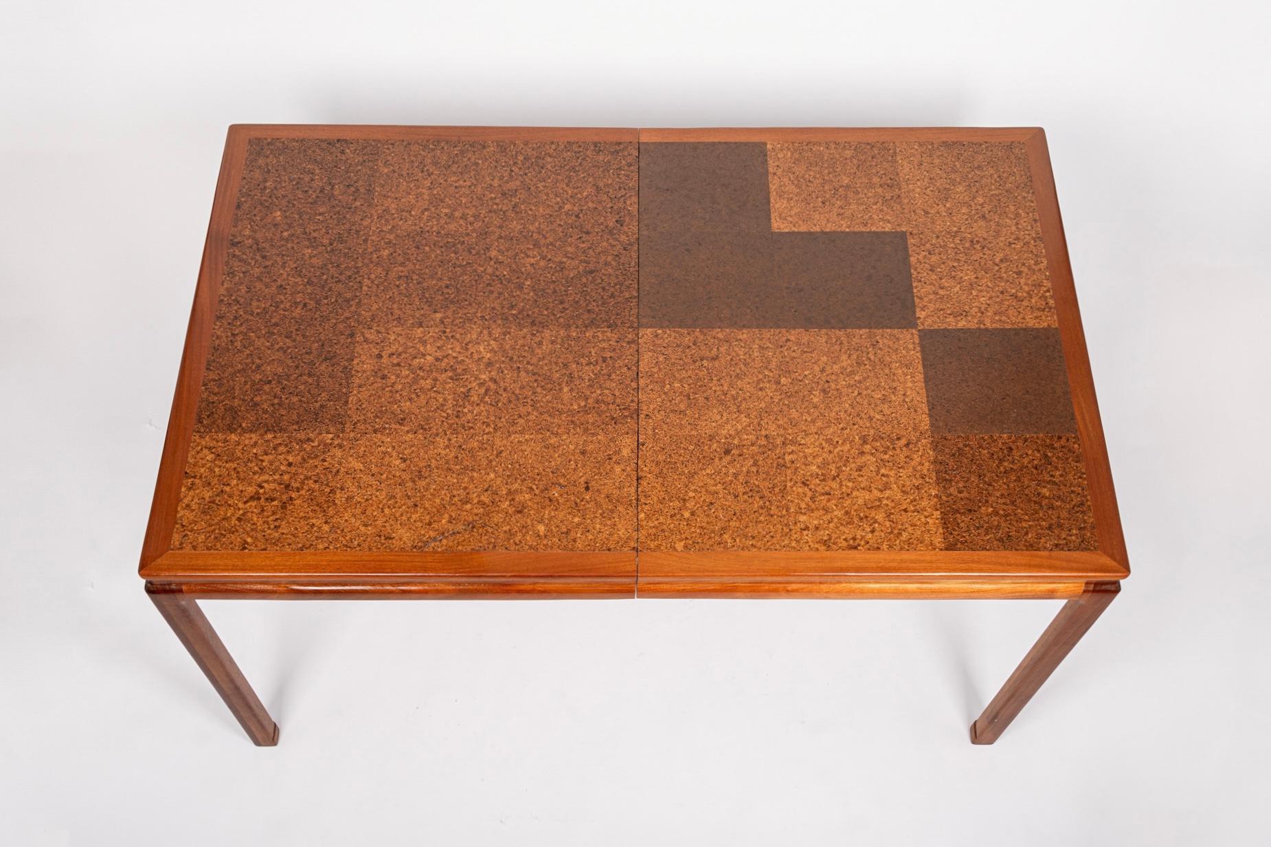 Mid Century Wood & Cork Large Extending Dining Table by Edward Wormley In Good Condition For Sale In Detroit, MI