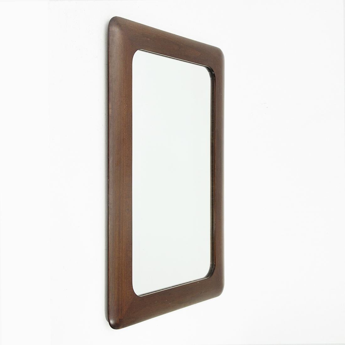 German manufactured mirror produced in the 1970s.
Rectangular shaped wooden frame with rounded corners.
Structure in good condition, some signs due to normal use over time.

Dimensions: Length 70 cm, depth 4 cm, height 105 cm.