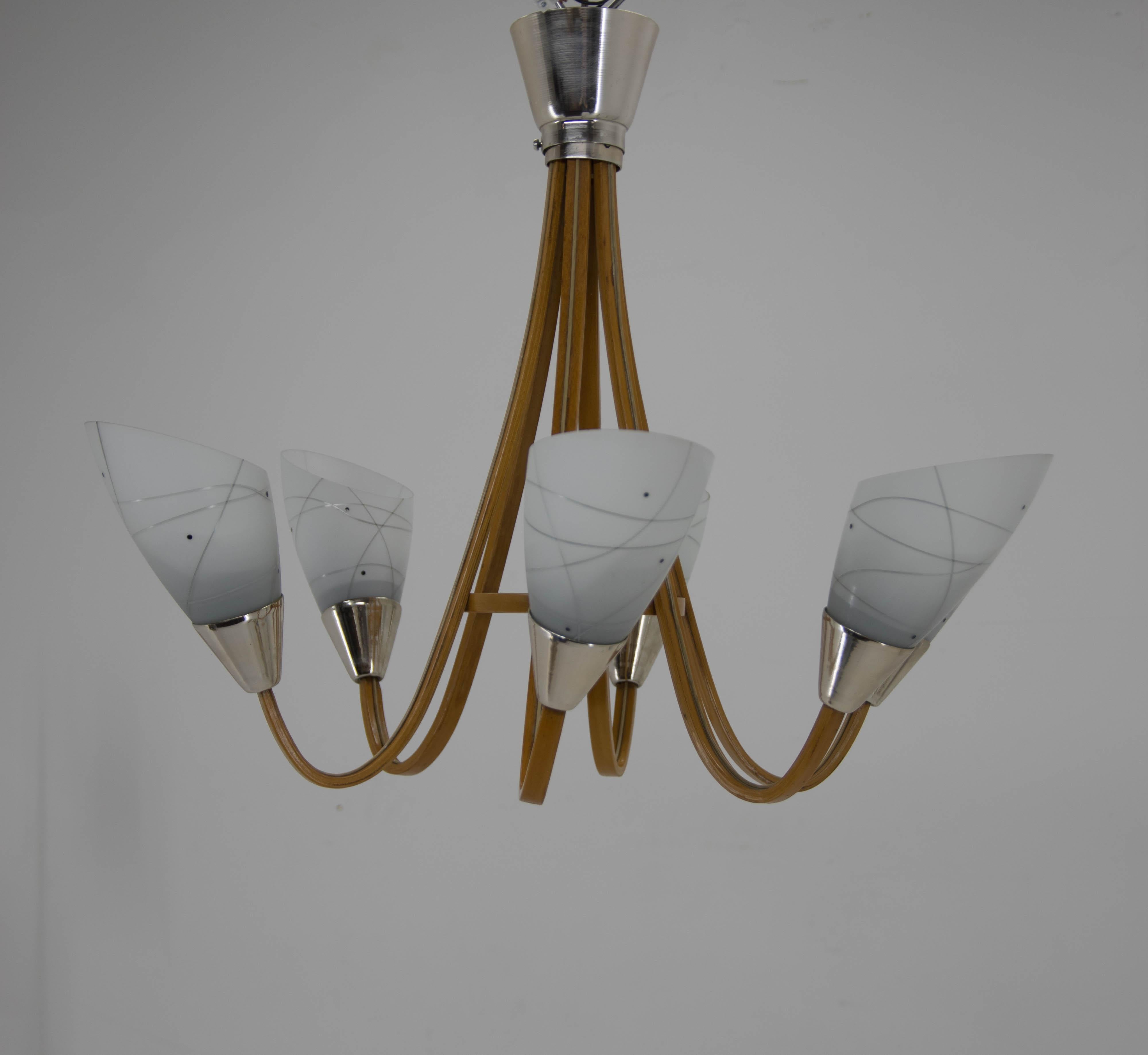 Midcentury Wood & Glass Chandelier by Dřevo Humpolec, 1960s In Good Condition For Sale In Praha, CZ