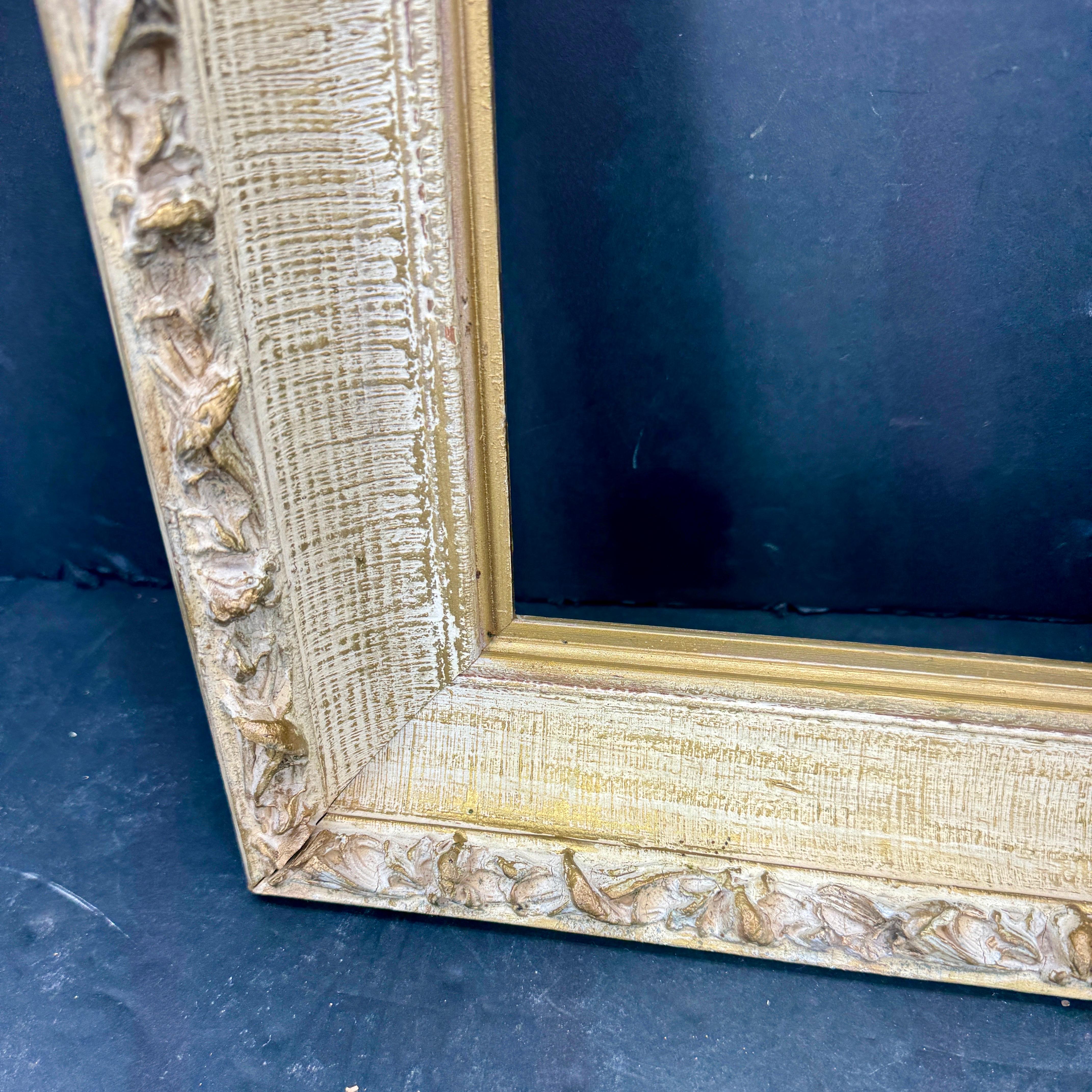 Marco de arte de madera dorada de mediados de siglo en venta 3