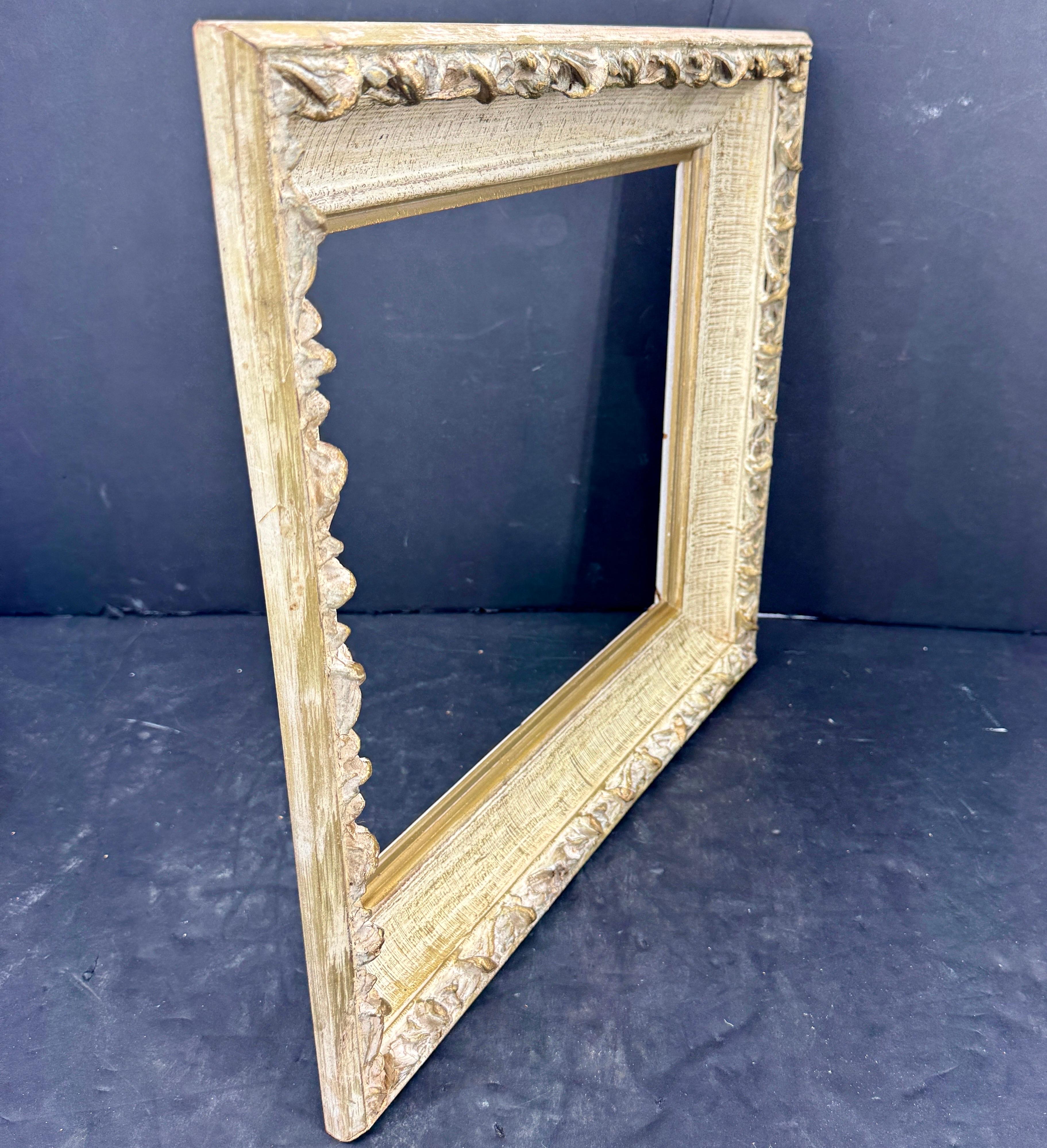 Marco de arte de madera dorada de mediados de siglo en venta 1