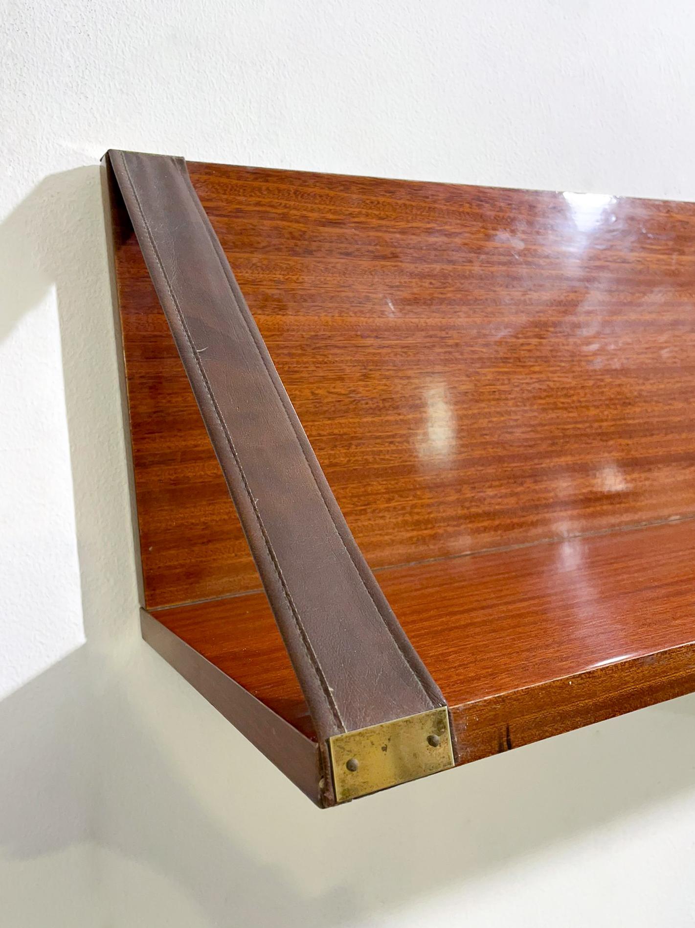 Mid-Century Regal aus Holz, Leder und Messing, Italien, 1960er Jahre - 2 verfügbar im Zustand „Gut“ im Angebot in Brussels, BE