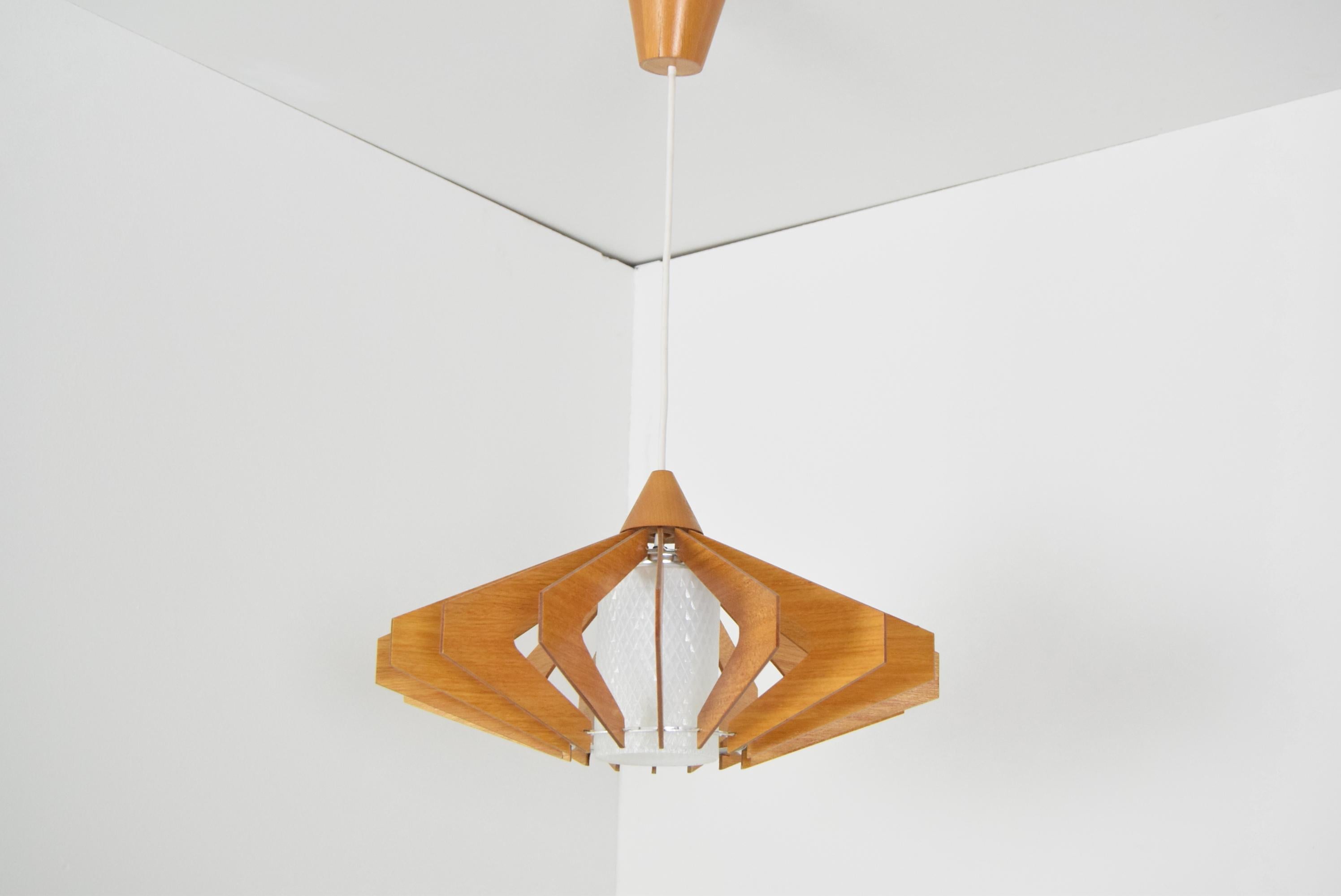 Made in Czechoslovakia
Made of wood, glass
1x E27 or E26 socket
New cabling
Re-polished
Fully functional
Original condition.