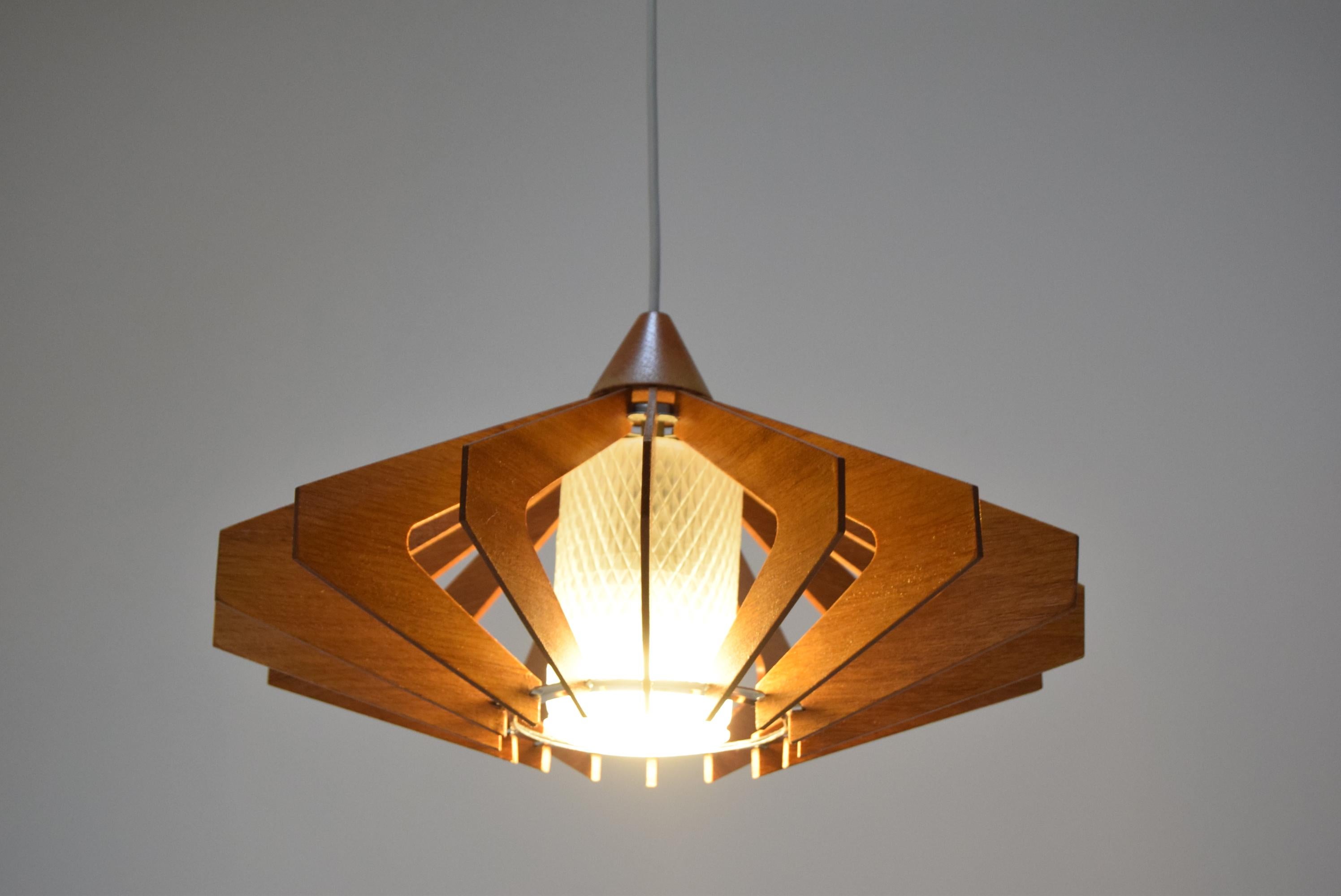 Made in Czechoslovakia
Made of wood and glass
Fully functional
1x40W, E27 or E26 socket
Original condition.