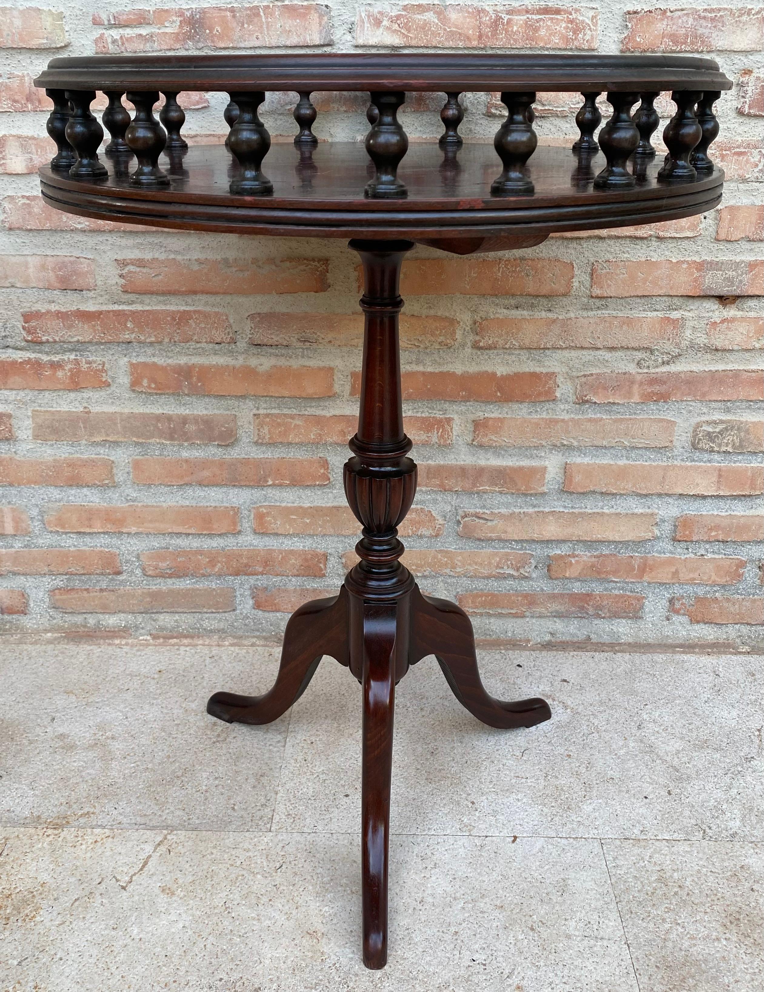 Provincial français Table d'appoint ou Jardinière en Wood du milieu du siècle, années 1940 en vente