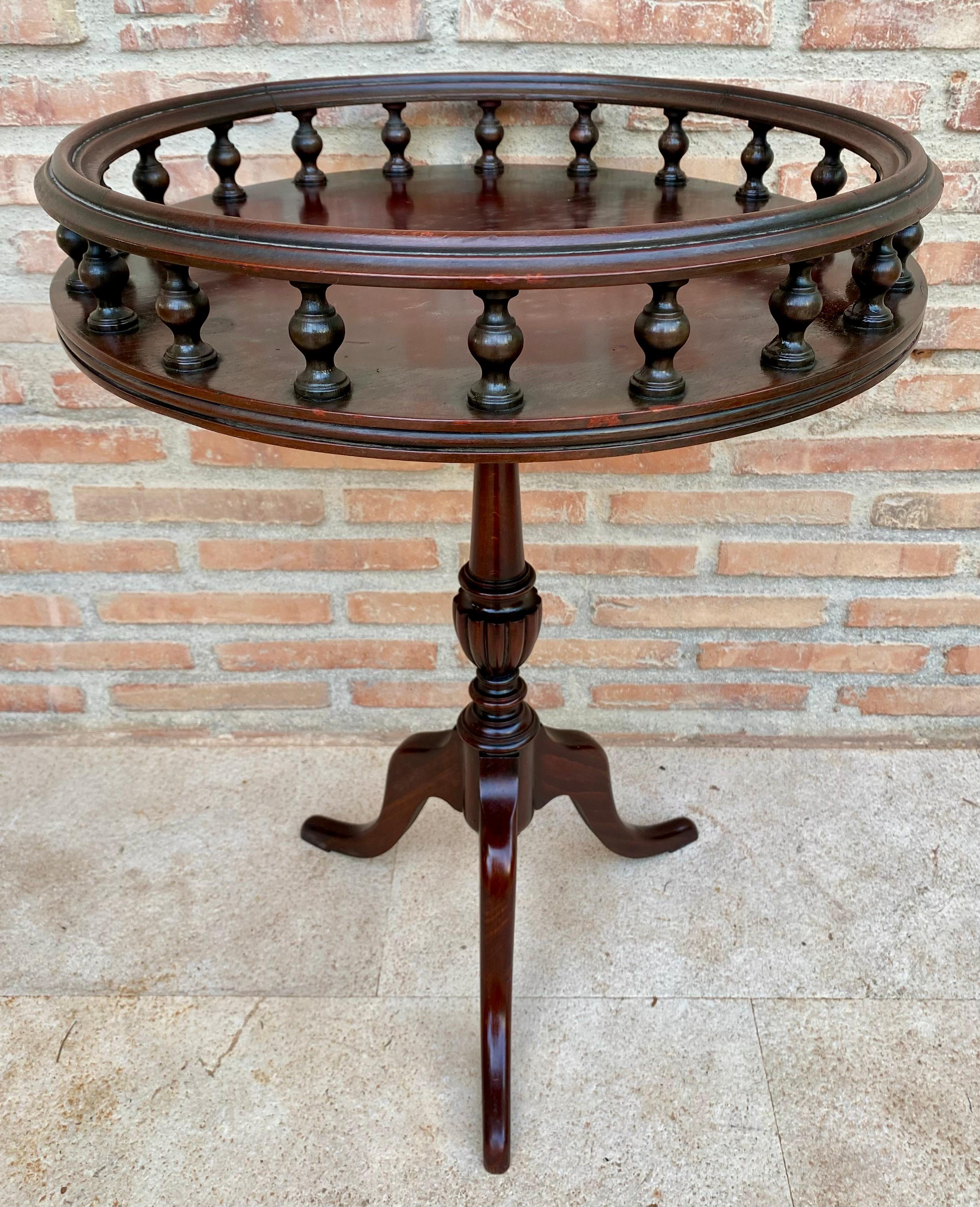Français Table d'appoint ou Jardinière en Wood du milieu du siècle, années 1940 en vente