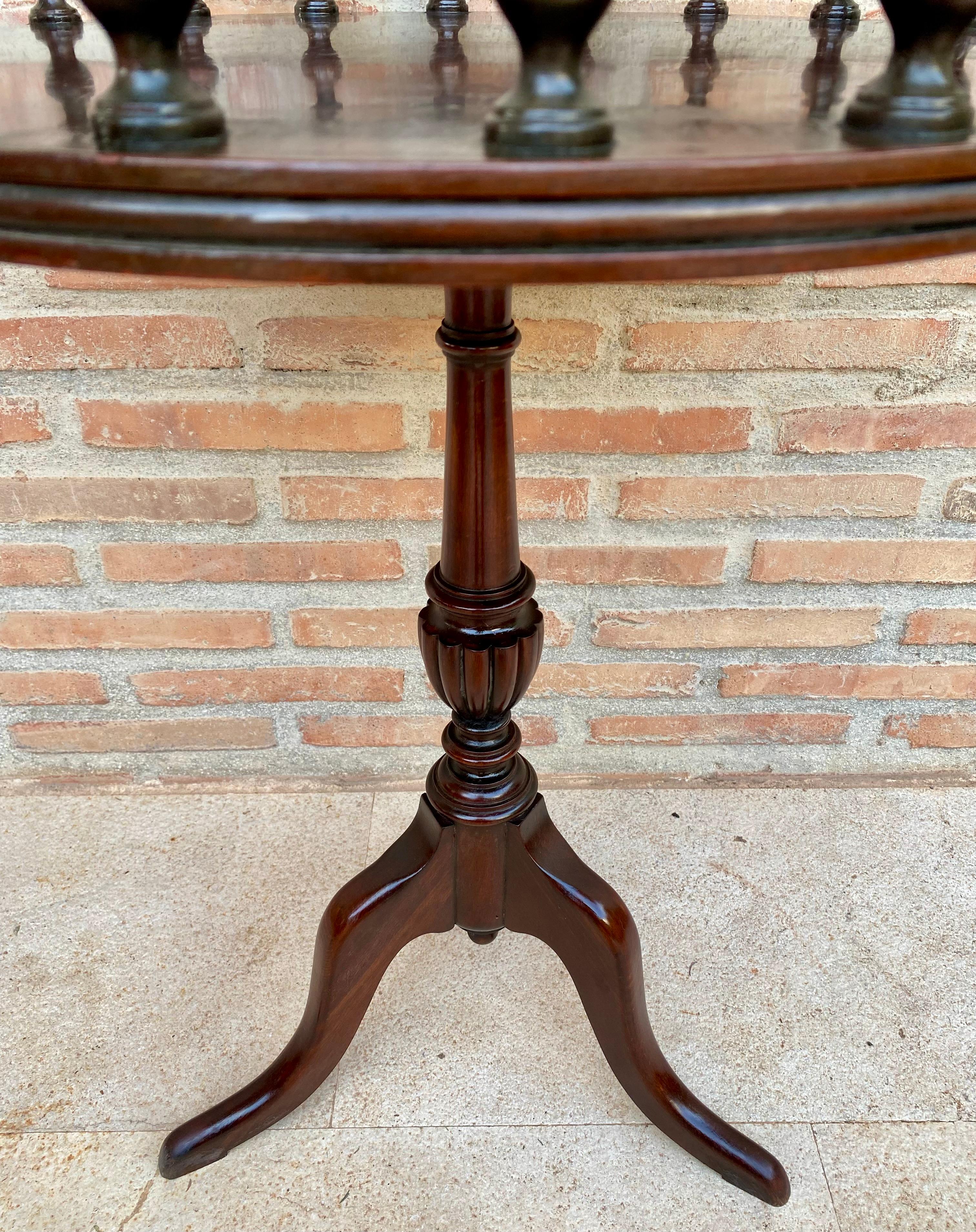 20ième siècle Table d'appoint ou Jardinière en Wood du milieu du siècle, années 1940 en vente