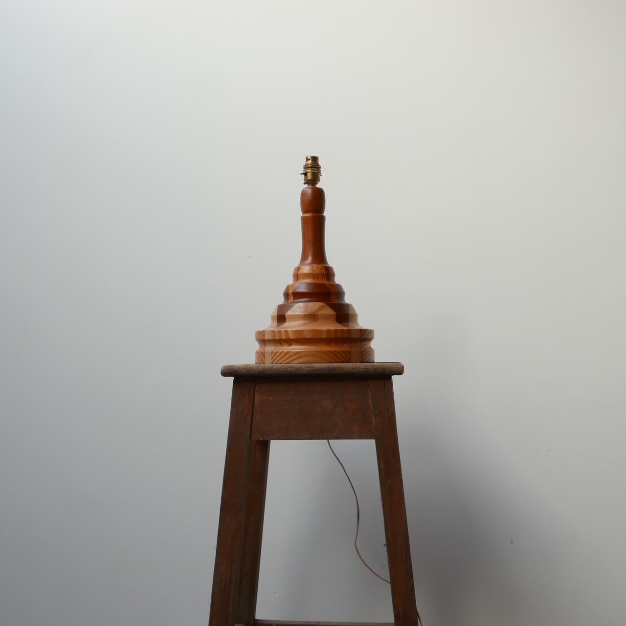 Lampe de table en spécimen de bois du milieu du siècle dernier en vente 2