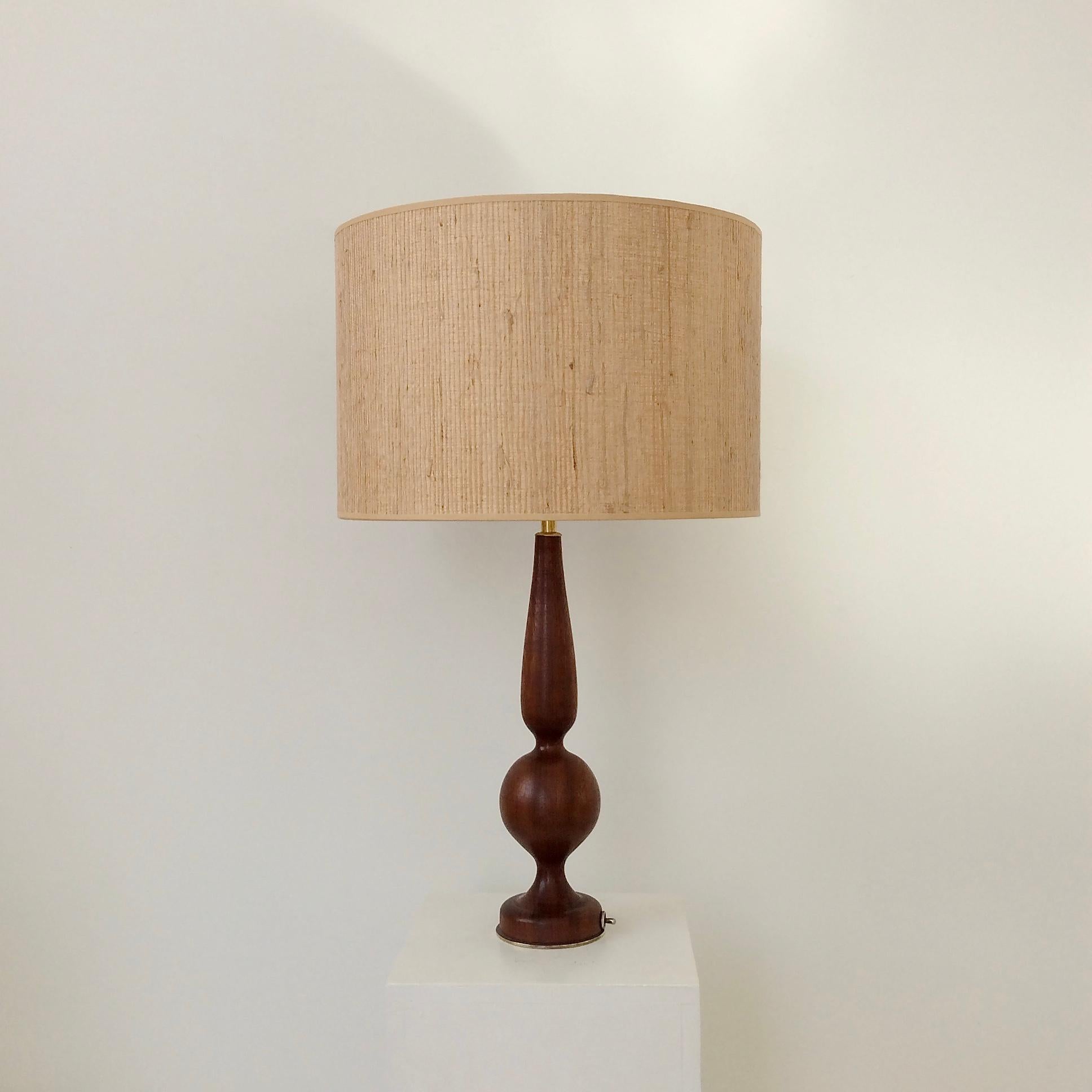 Elegant mid-century table lamp, circa 1970, Italy.
Turned wood, straw shade, brass details.
One E27 bulb .
Dimensions: 61 cm height, diameter: 37 cm
All purchases are covered by our buyer protection guarantee.
This item can be returned within 7