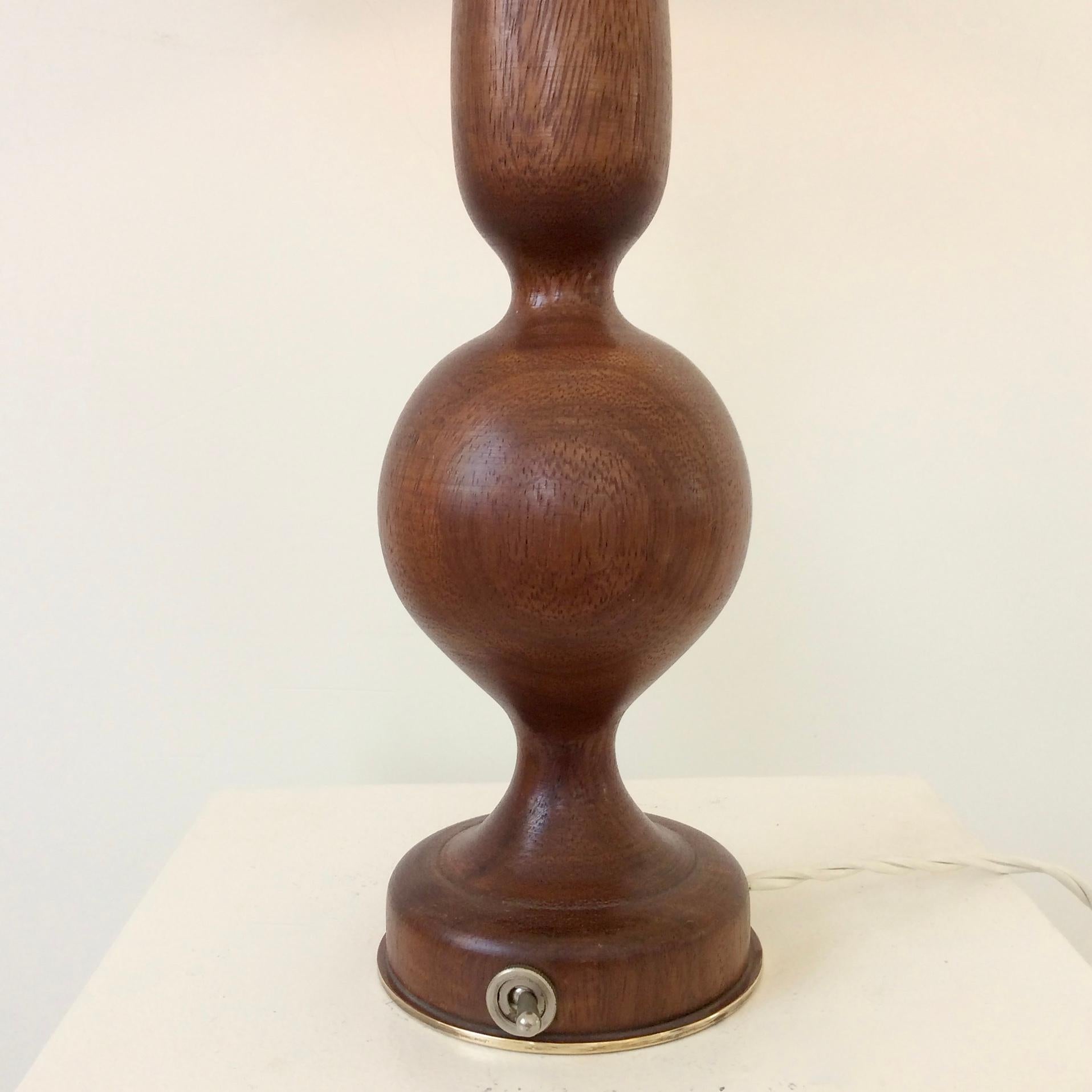 Mid-Century Wood Table Lamp, circa 1970, Italy In Good Condition For Sale In Brussels, BE