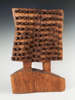 Scultura brutalista di Wood, borchie e chiodi di un artista sconosciuto della metà del secolo scorso