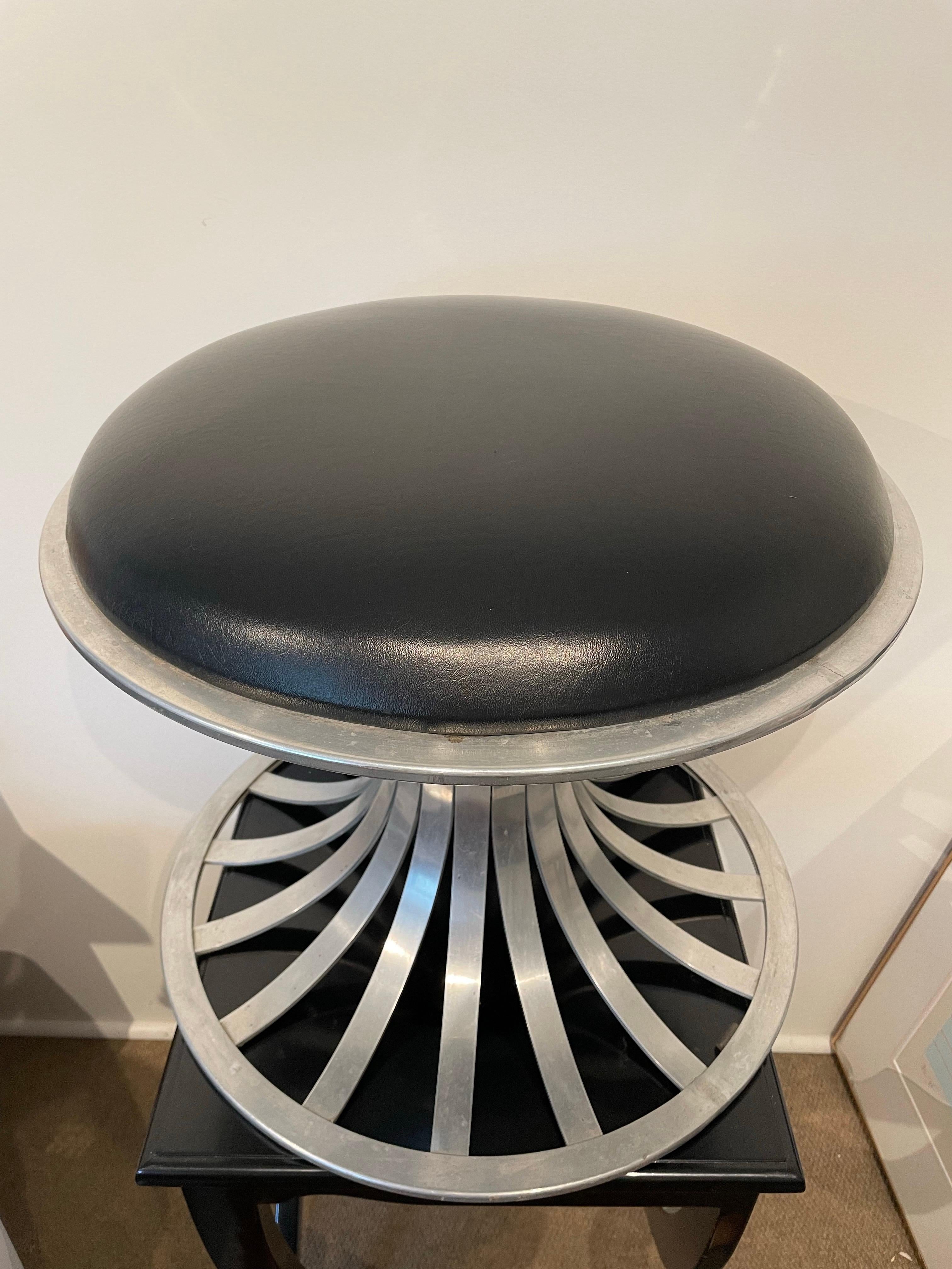 Mid Century Woodard Fußhocker im Zustand „Gut“ im Angebot in Richmond, VA