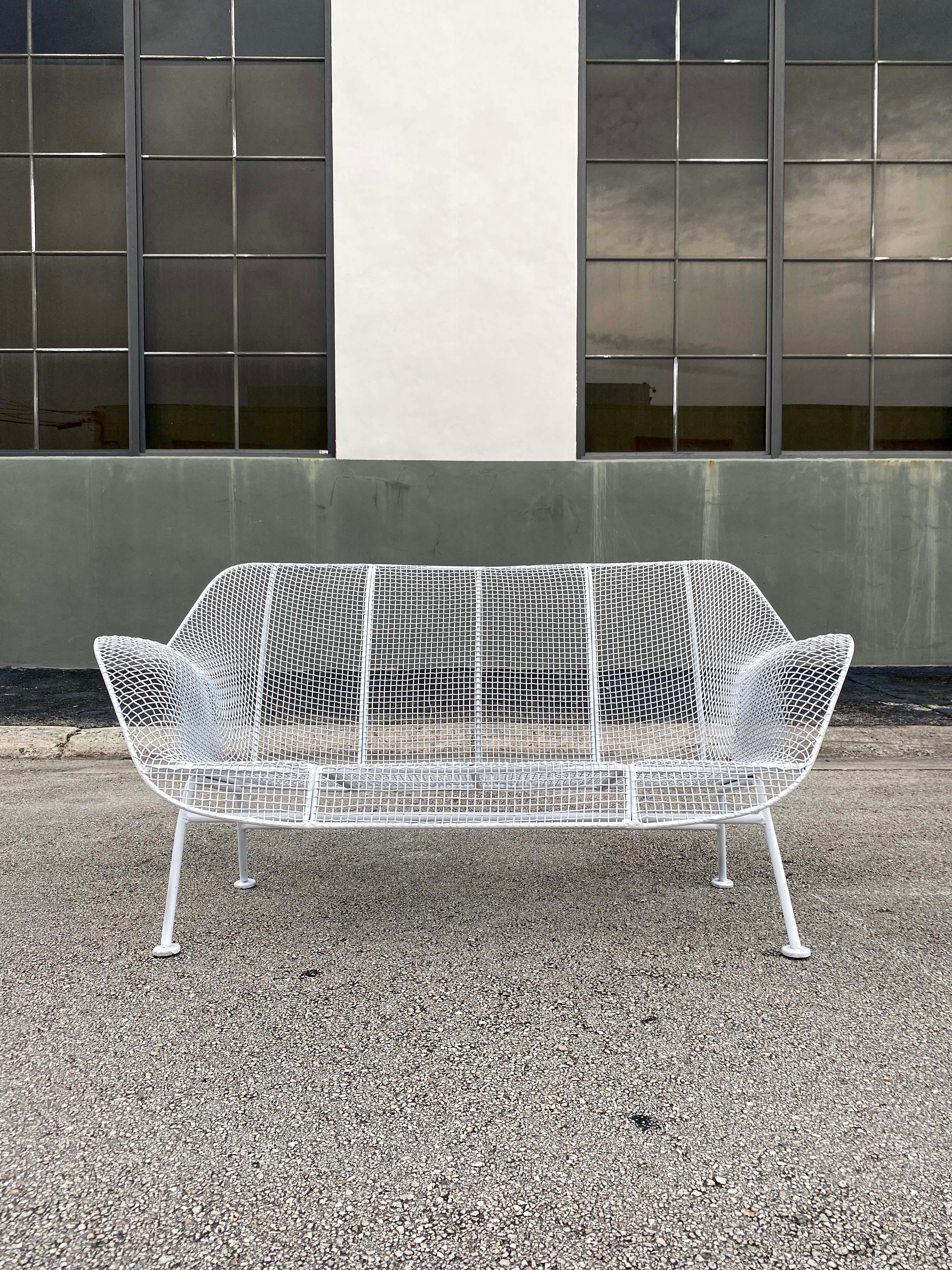 'Sculptura' wrought iron set of settees attributed to Russell Woodard. Freshly restored in gloss white. Circa 1950s.

28”H x 54”W x 27”D x 13”H.