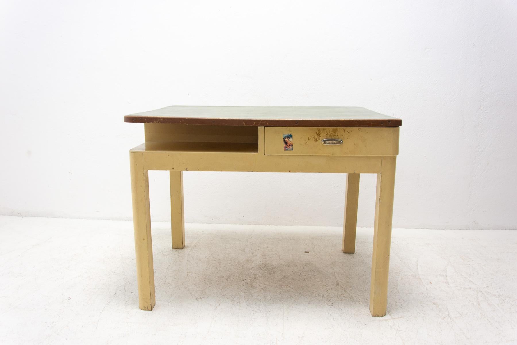 Mid Century Wooden and Formica Central Table, Czechoslovakia, 1950s For Sale 5