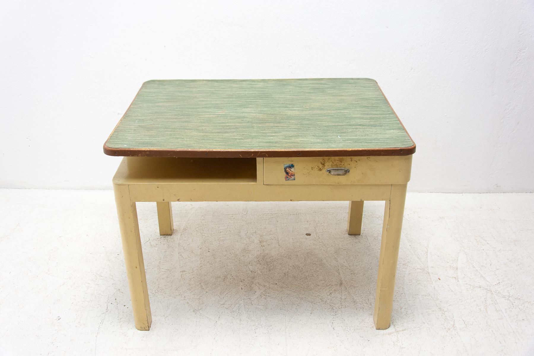 Mid Century Wooden and Formica Central Table, Czechoslovakia, 1950s For Sale 6