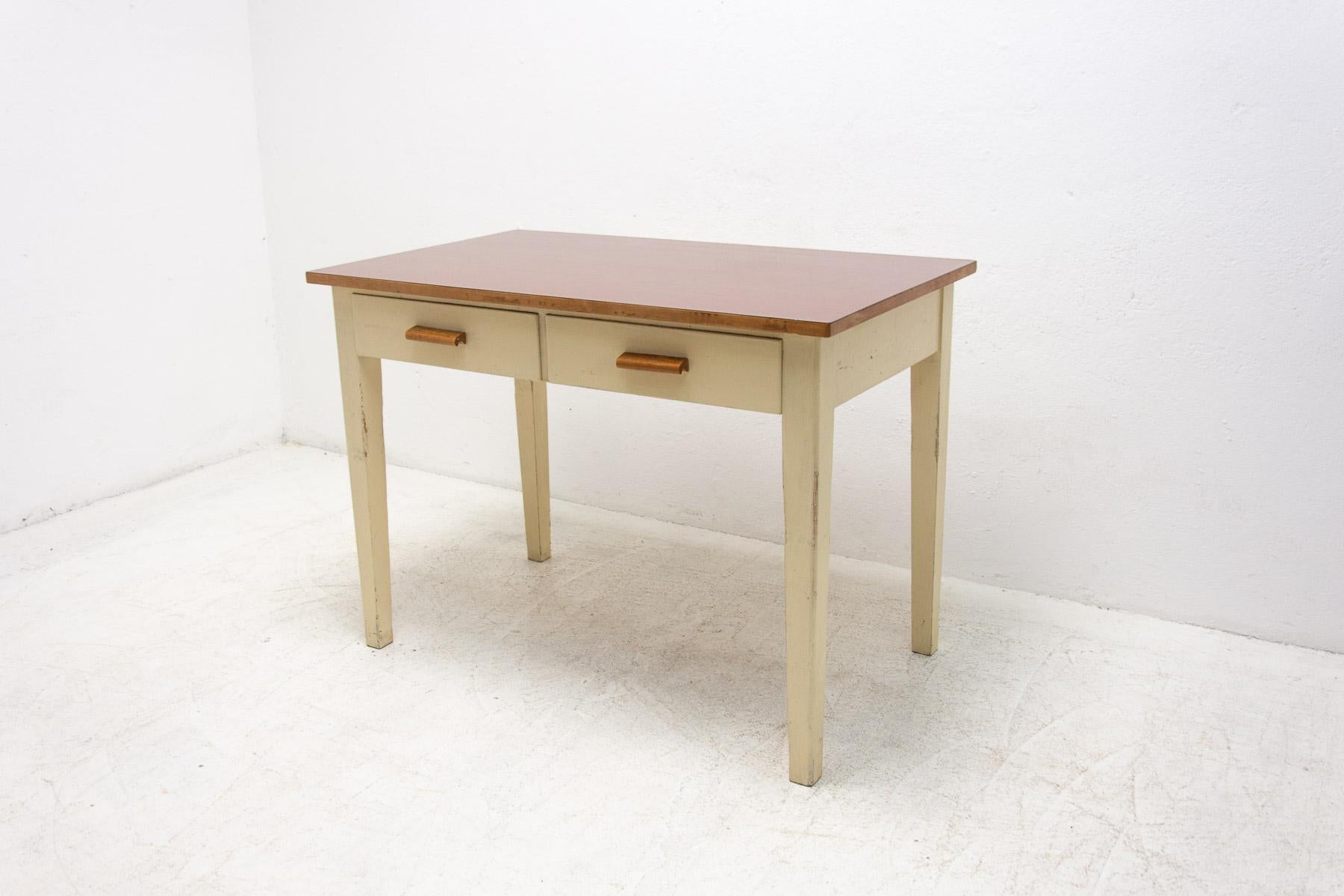 Mid century side table with one drawer. It was made in the former Czechoslovakia in the 1950´s. The table is made of wood and formica and painted in ivory. Overall is in good Vintage condition, shows signs of age and using.

Measures: Height: 79