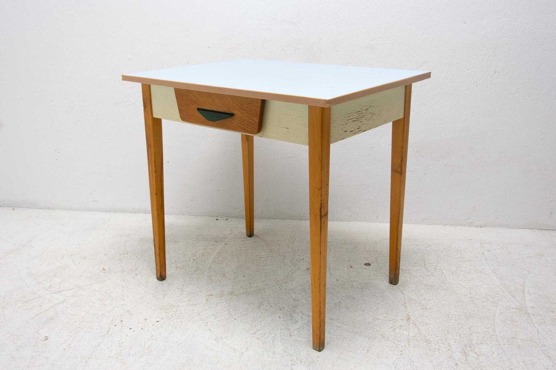 Mid century side table with one drawer. It was made in the former Czechoslovakia in the 1960´s. The table is made of wood and formica and painted in ivory. Overall is in good Vintage condition, shows signs of age and using.

Measures: Height: 75