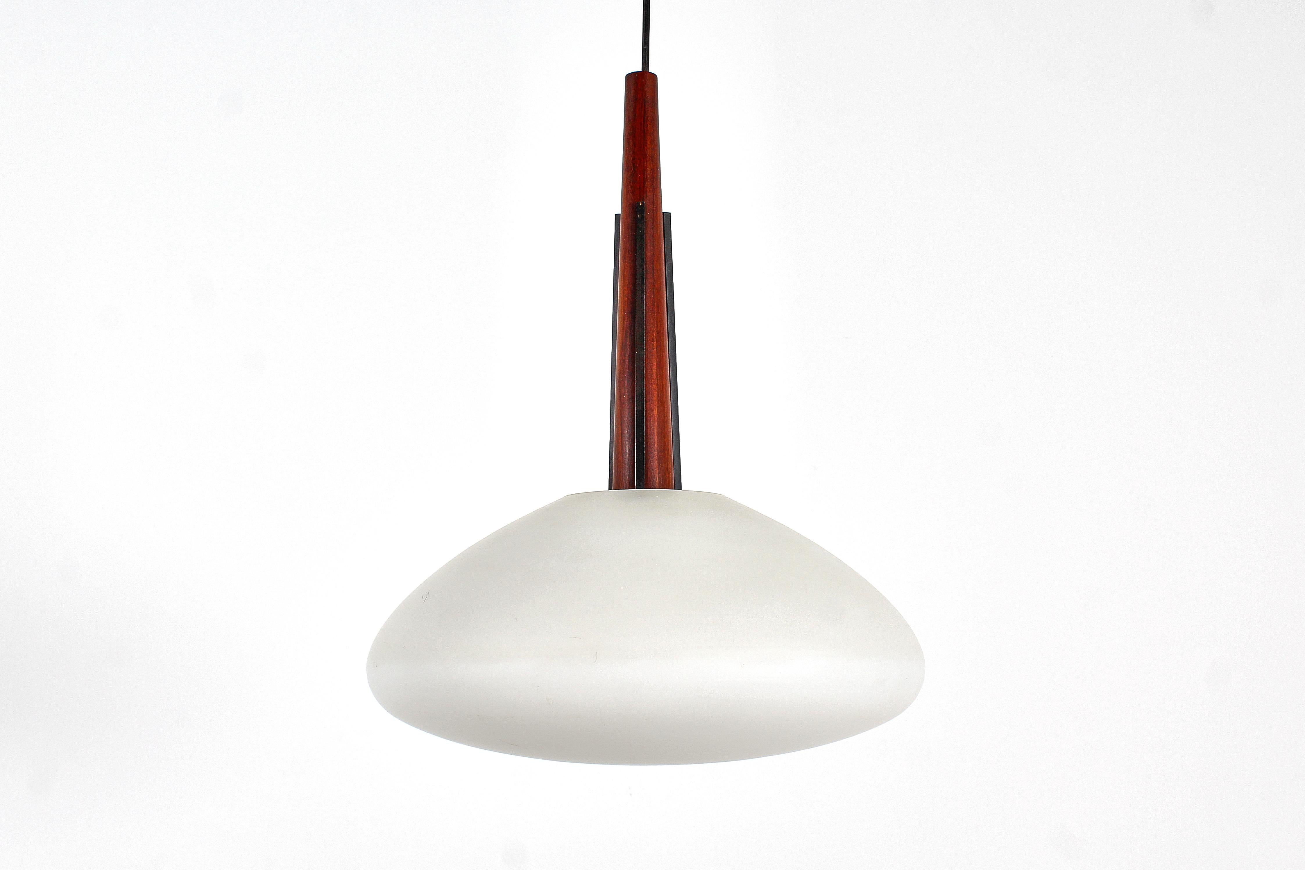 Mid-Century moderno Mid-Century Wooden and Frosted Glass Suspension Lamp, 60s Italy in vendita