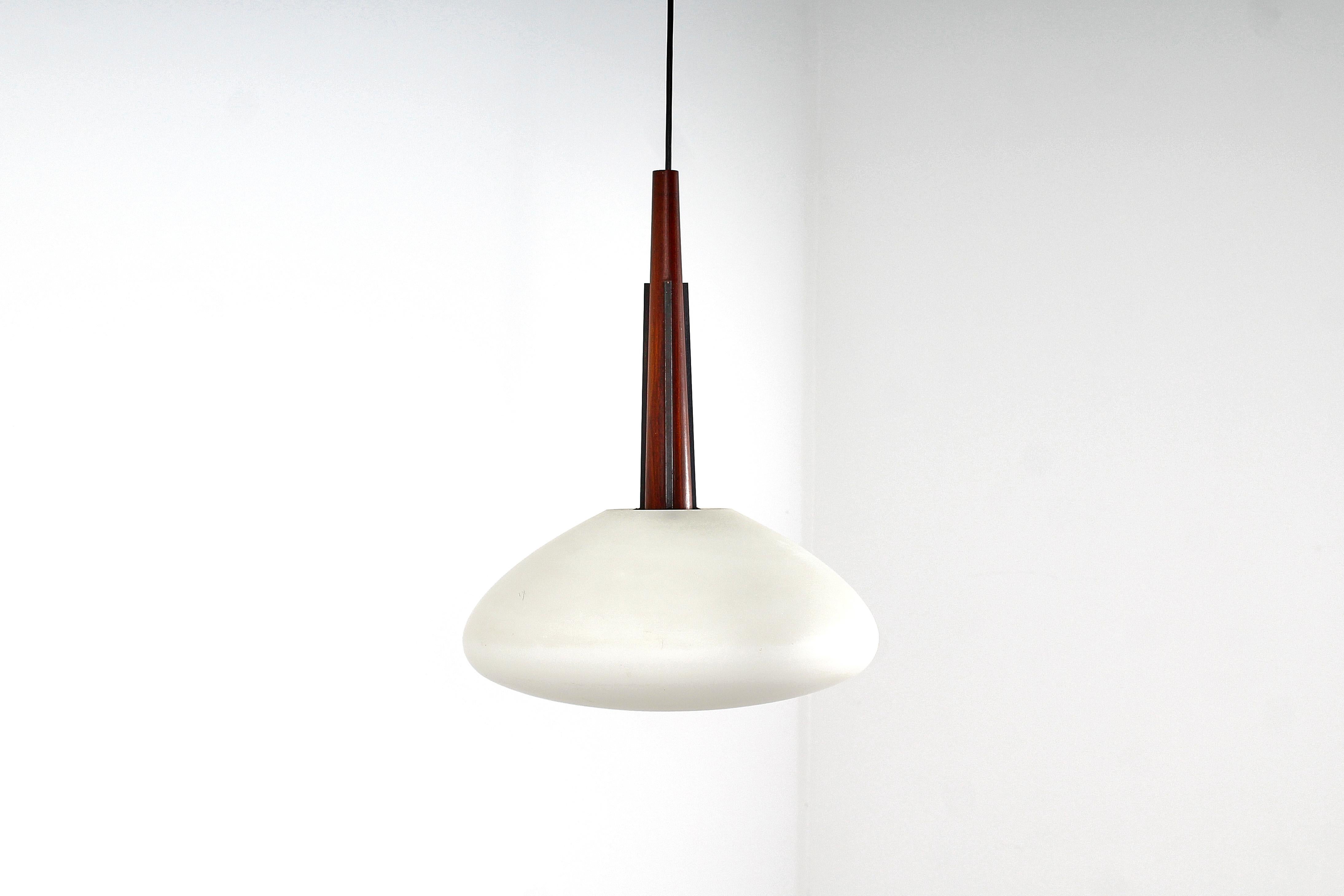 Mid-Century Wooden and Frosted Glass Suspension Lamp, 60s Italy In condizioni buone in vendita a Palermo, IT