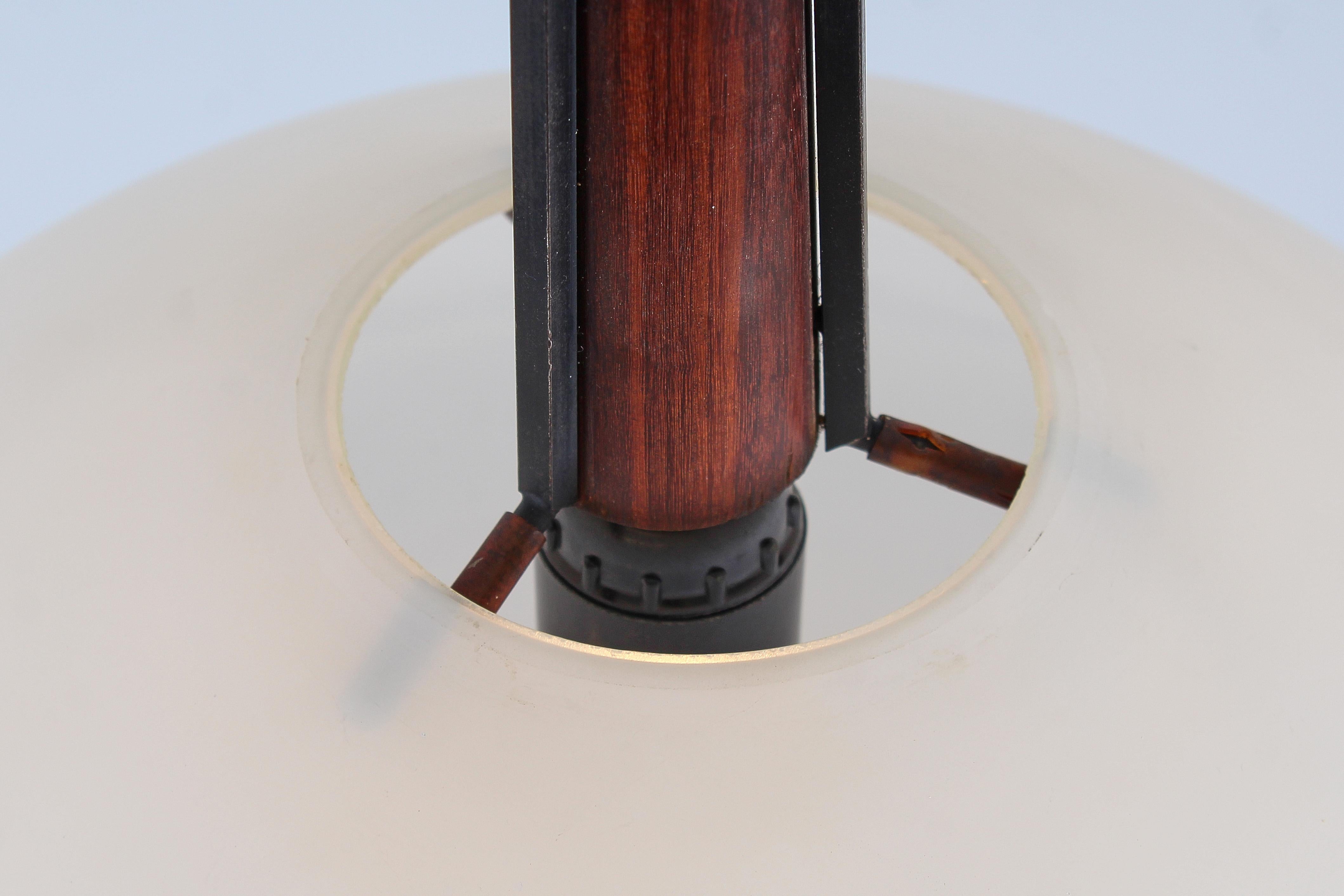 Mid-Century Wooden and Frosted Glass Suspension Lamp, 60s Italy in vendita 1