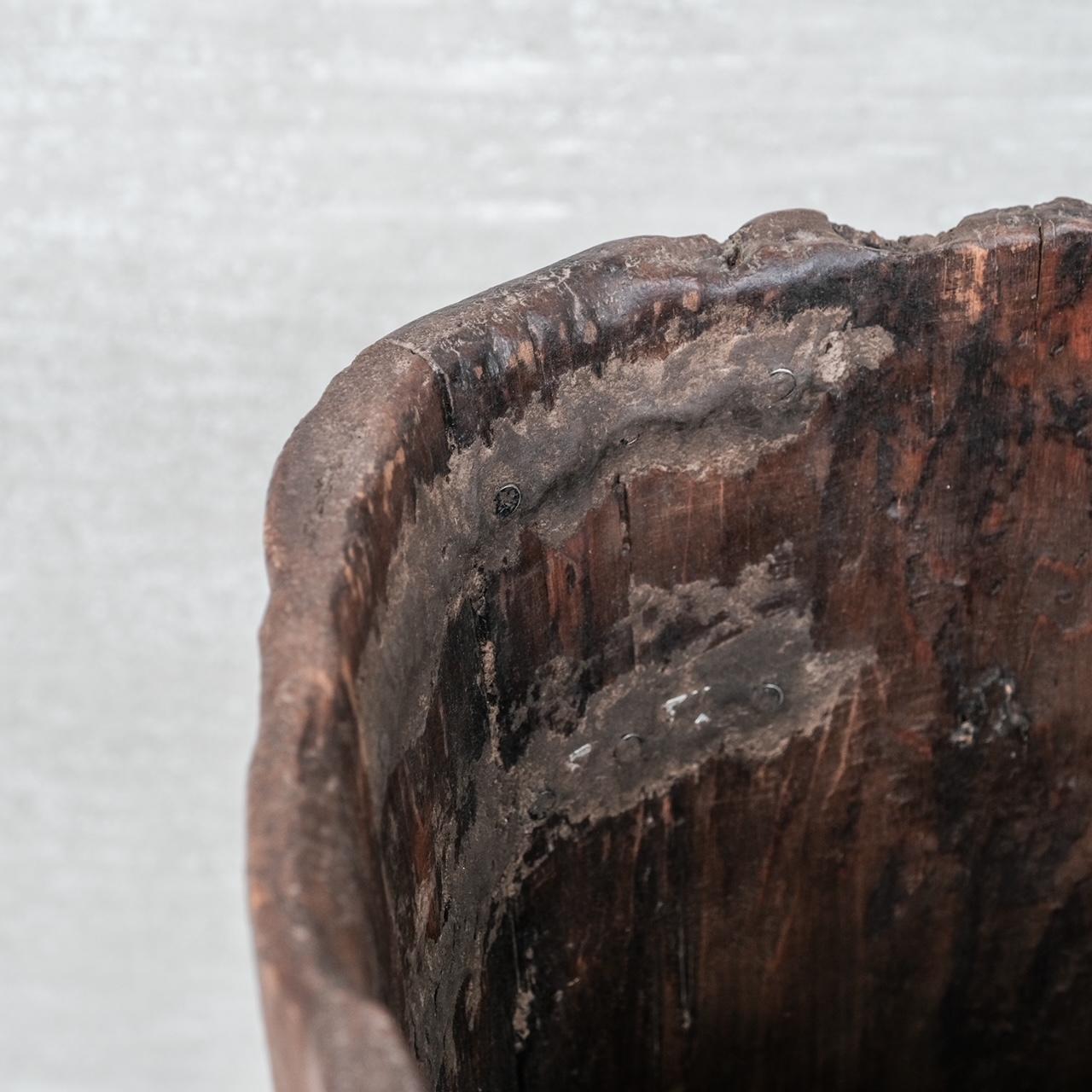 Metà XX secolo Fioriera primitiva con tronco d'albero in legno e ferro di metà secolo in vendita