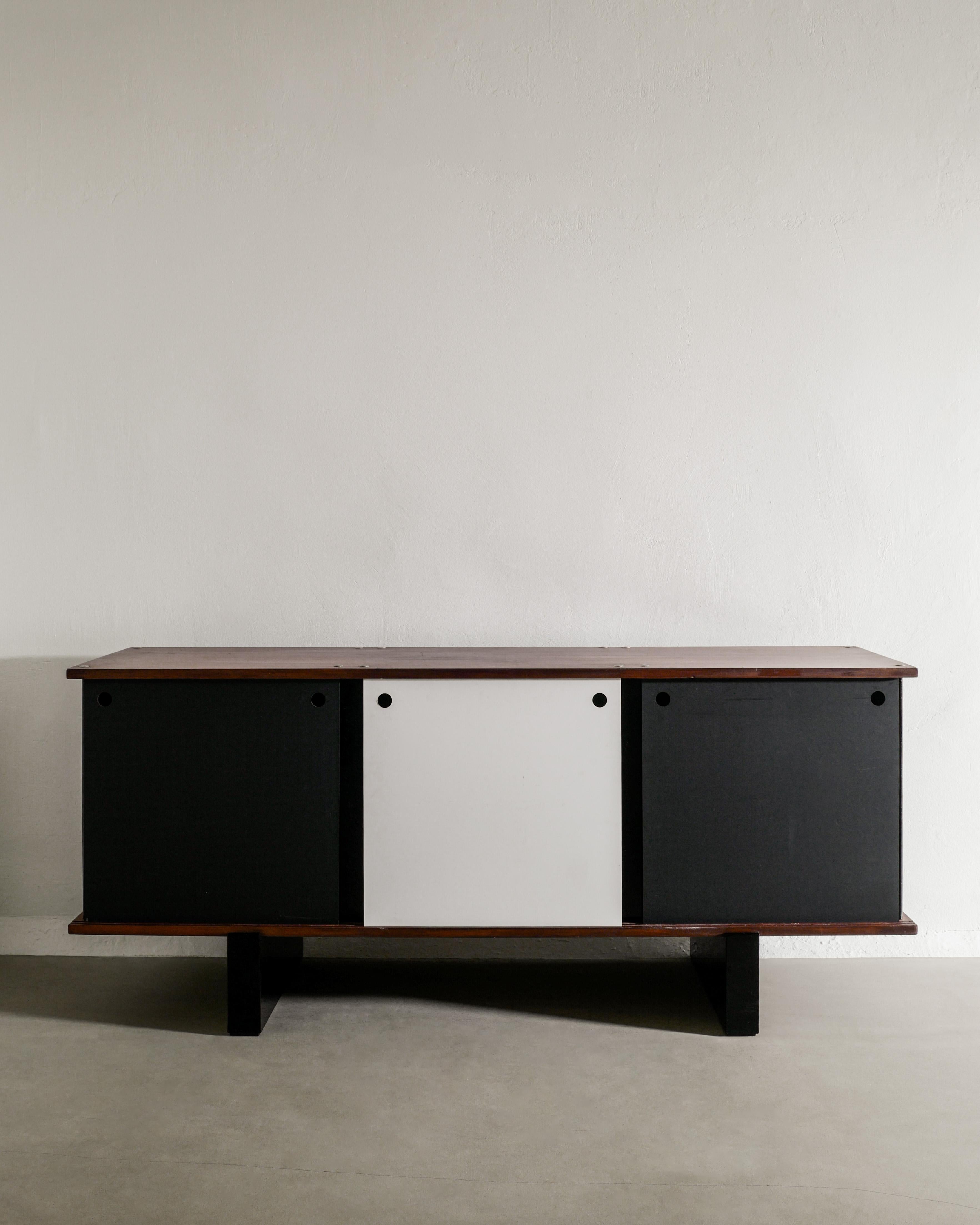 Ein sehr seltenes französisches Sideboard 