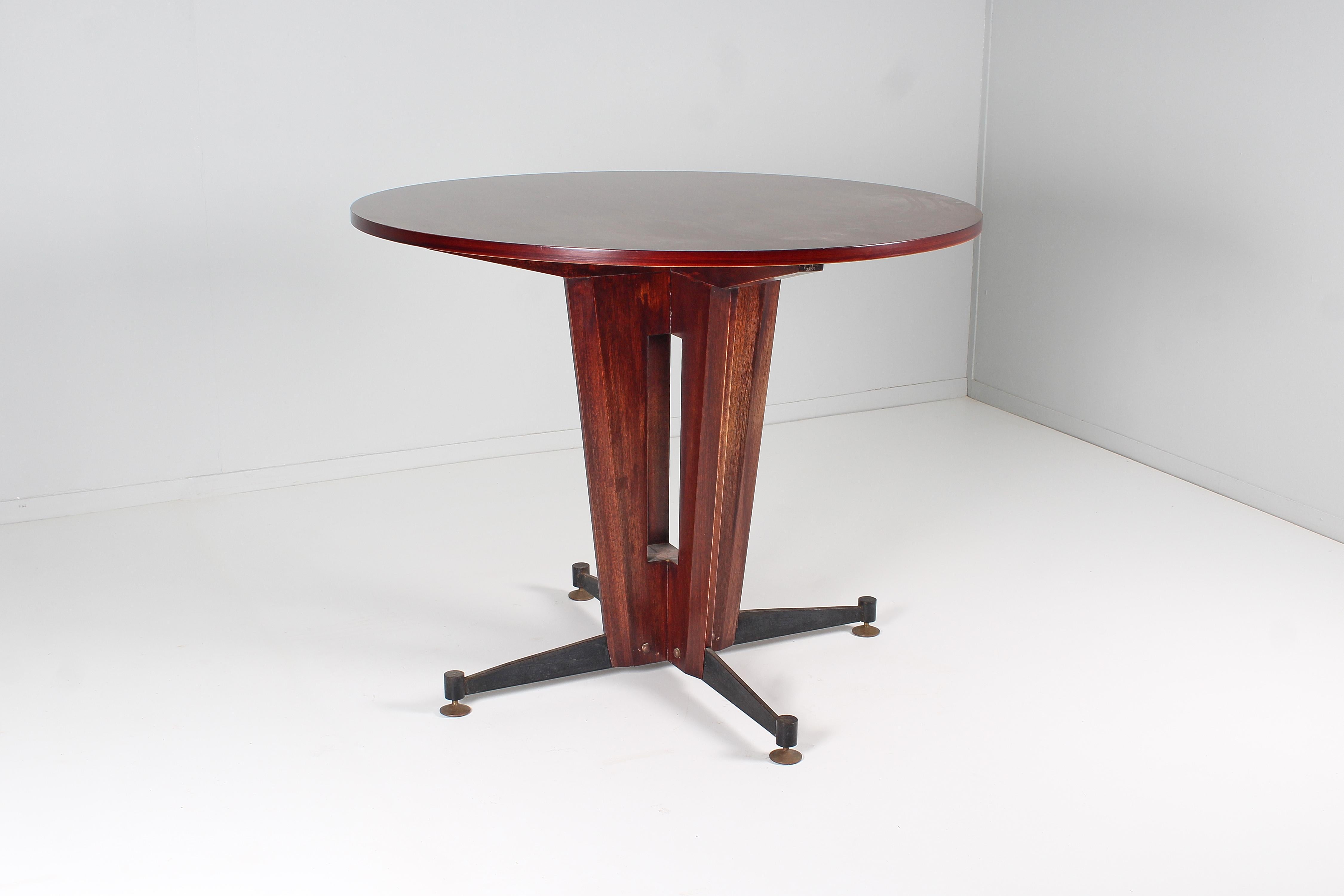 Mid-Century Wooden and Metal Round Dining Table, Cantù, Italy 60s In Good Condition For Sale In Palermo, IT