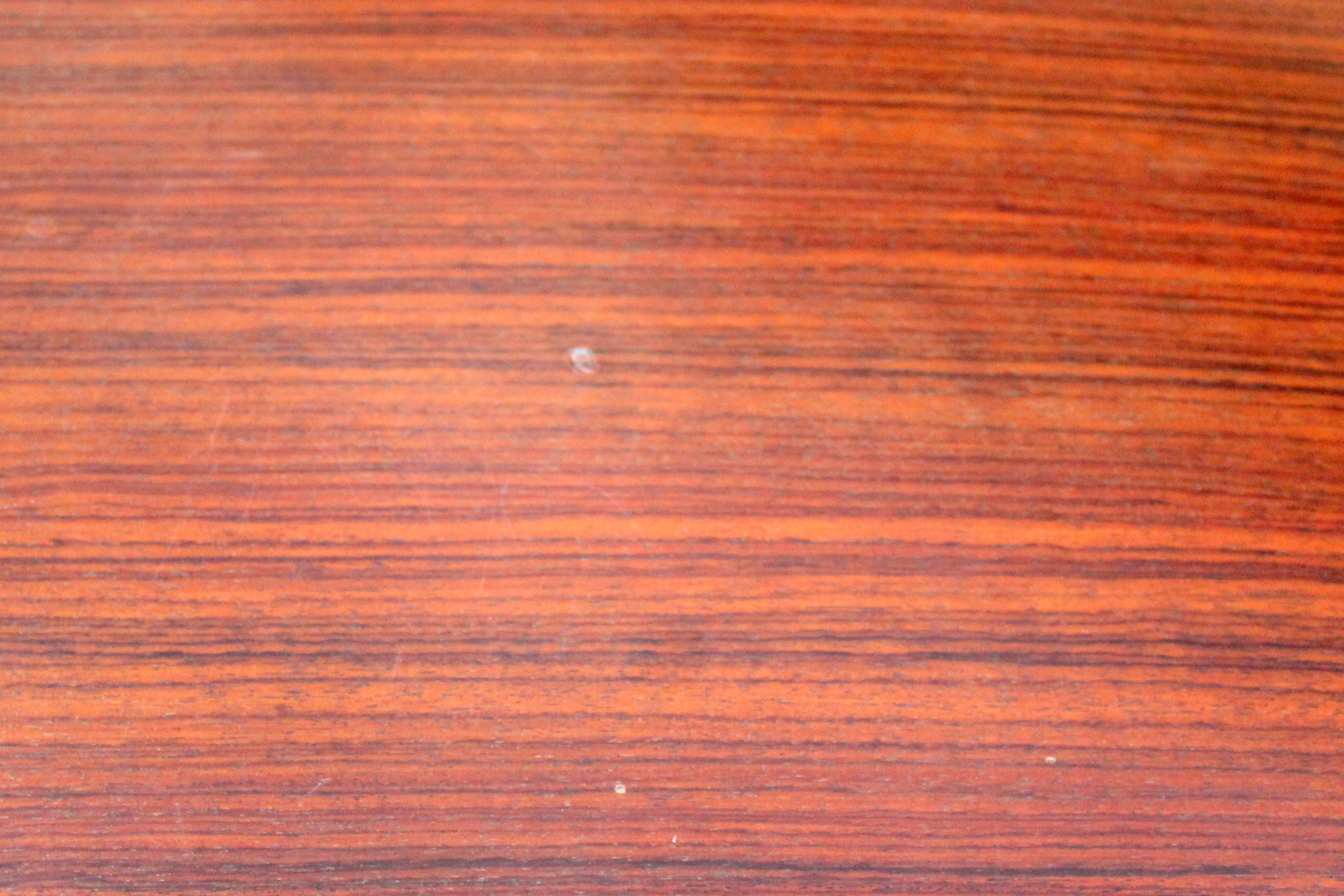 Runder Esstisch aus Holz und Metall aus der Mitte des Jahrhunderts, Cantù, Italien 60er Jahre (Mitte des 20. Jahrhunderts) im Angebot
