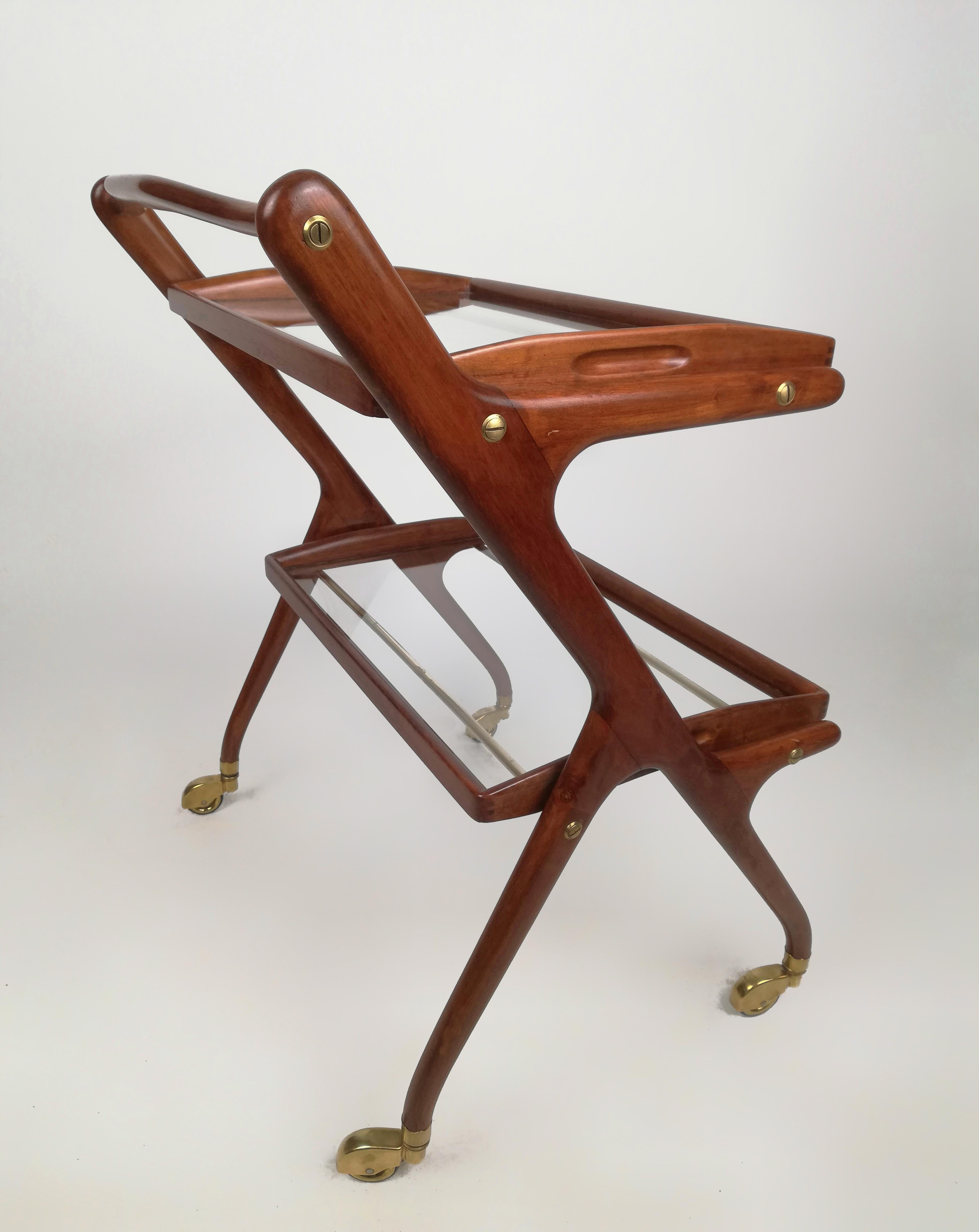 Carro de bar de madera de mediados de siglo con bandejas extraíbles de Cesare Lacca, Italia, 1950 en venta 2