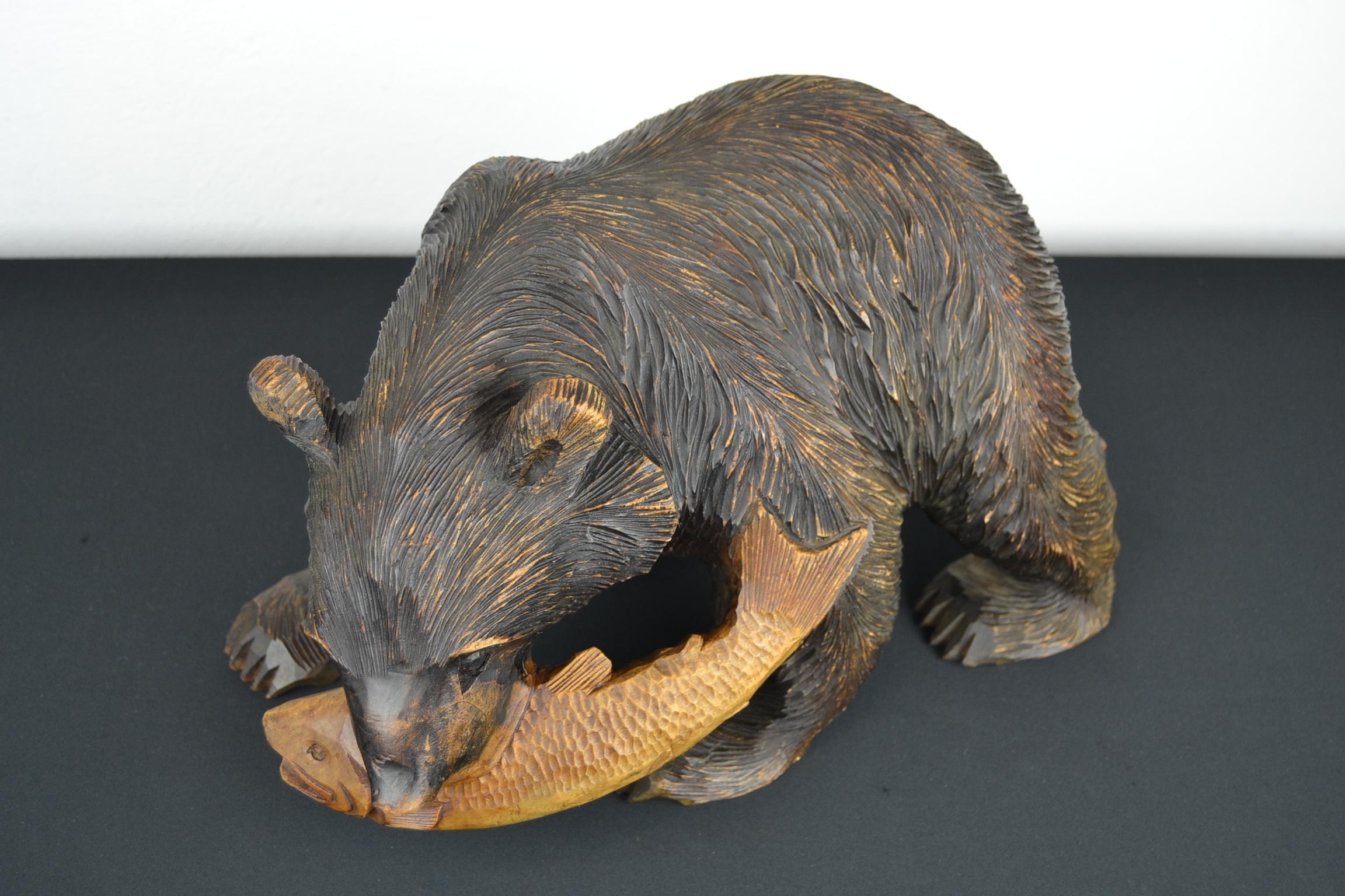 wooden bear sculptures