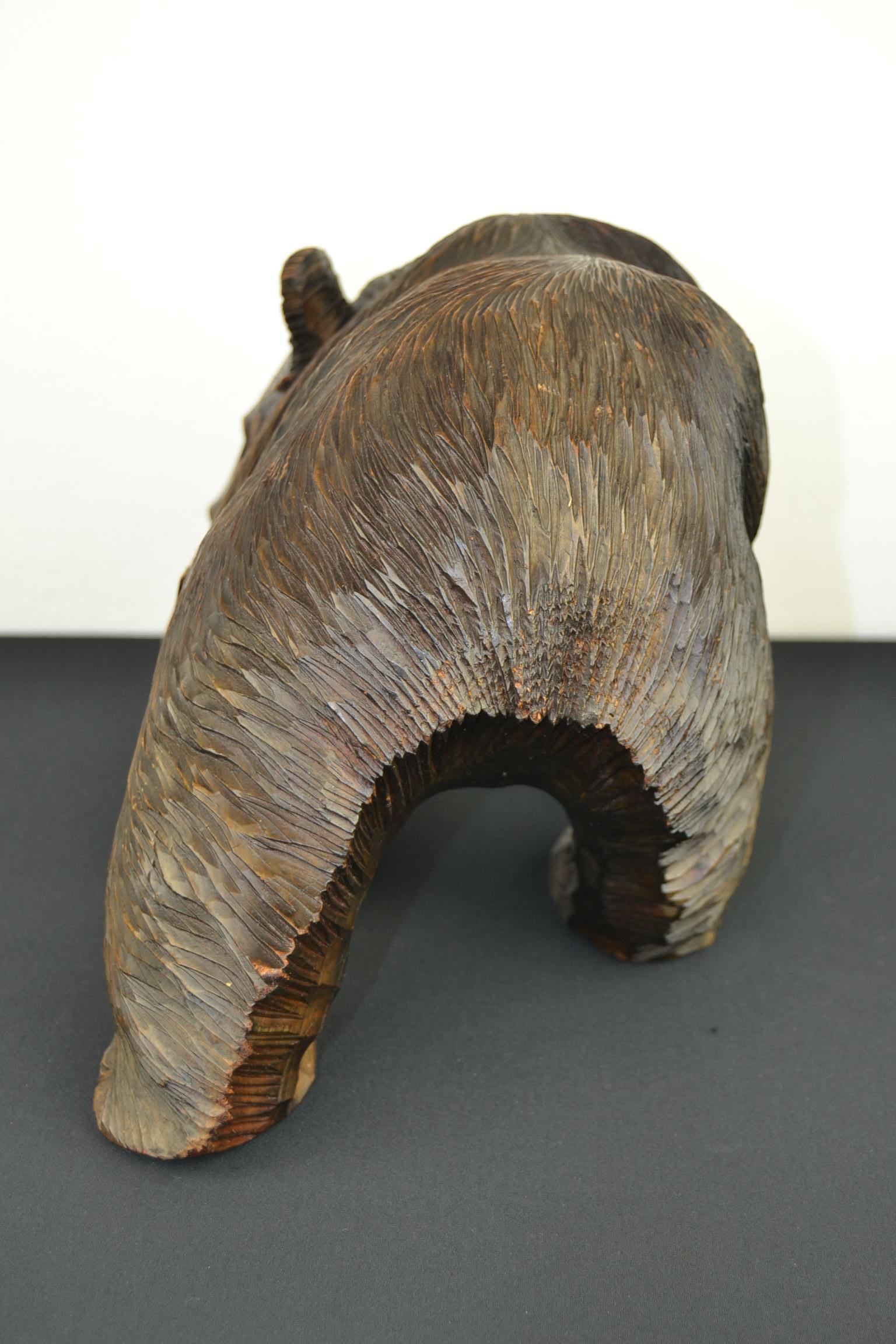 Mid-Century Wooden Bear with Fish Sculpture In Good Condition In Retie, BE