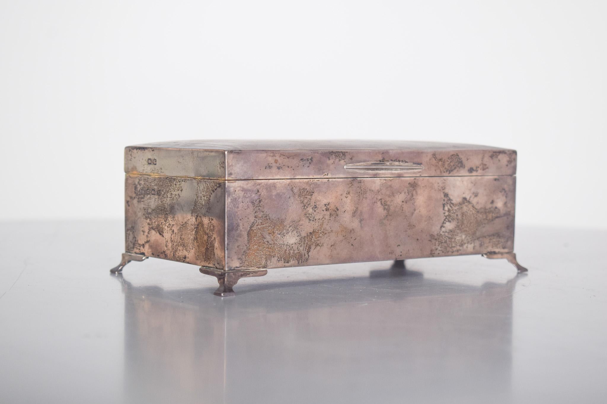 Mid-Century Modern Boîte en bois du milieu du siècle avec placage en argent en vente