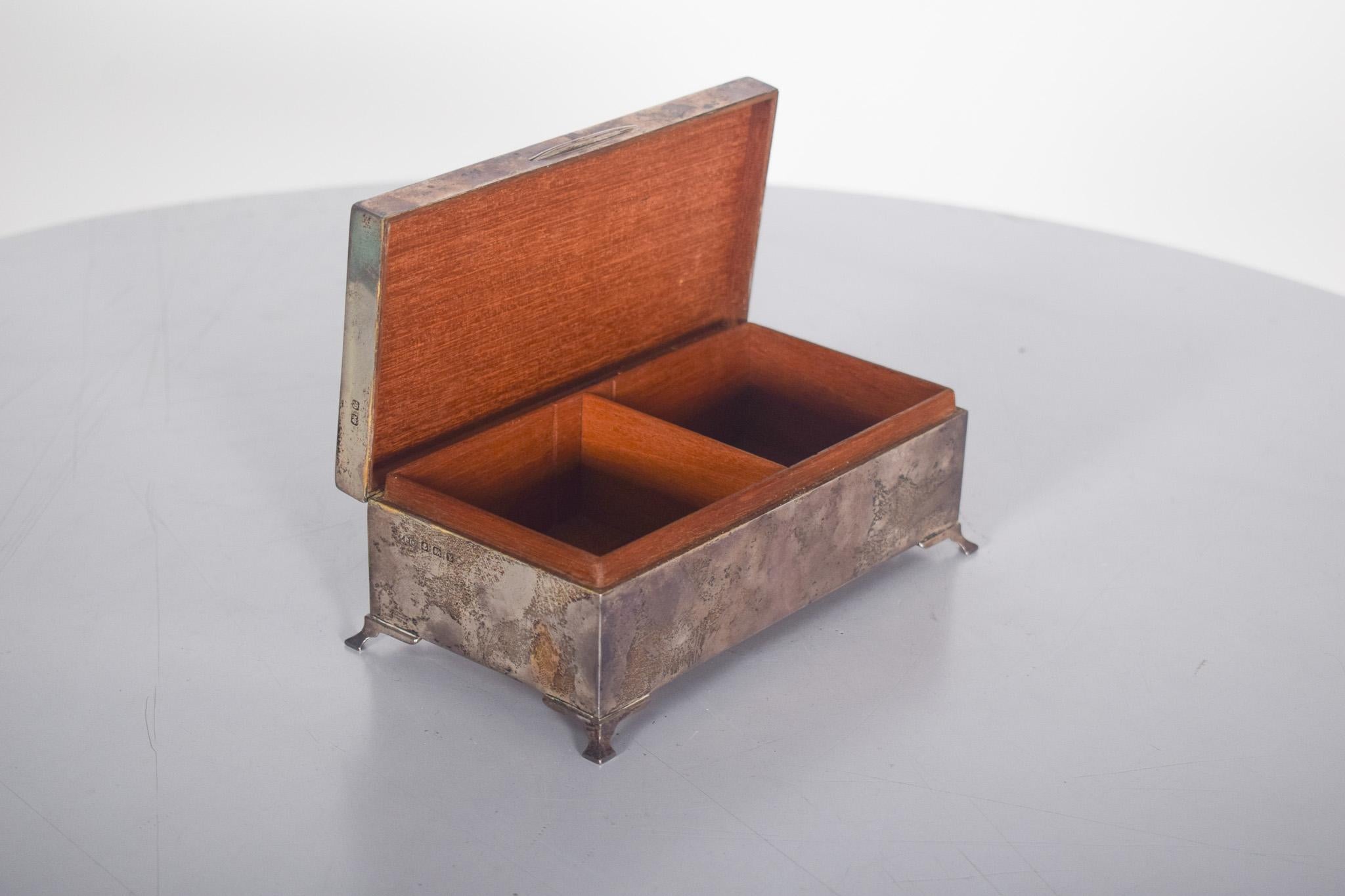 Boîte en bois du milieu du siècle avec placage en argent État moyen - En vente à Lisboa, Lisboa