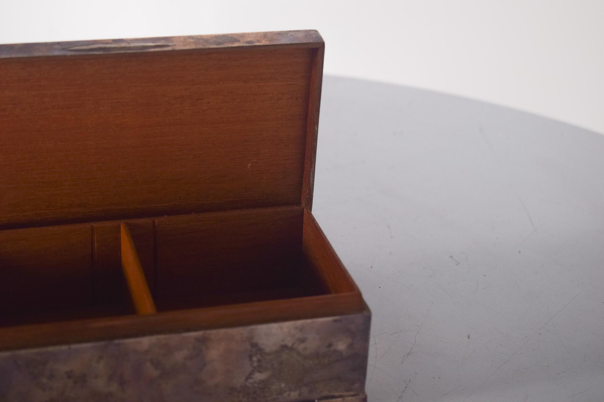 20ième siècle Boîte en bois du milieu du siècle avec placage en argent en vente