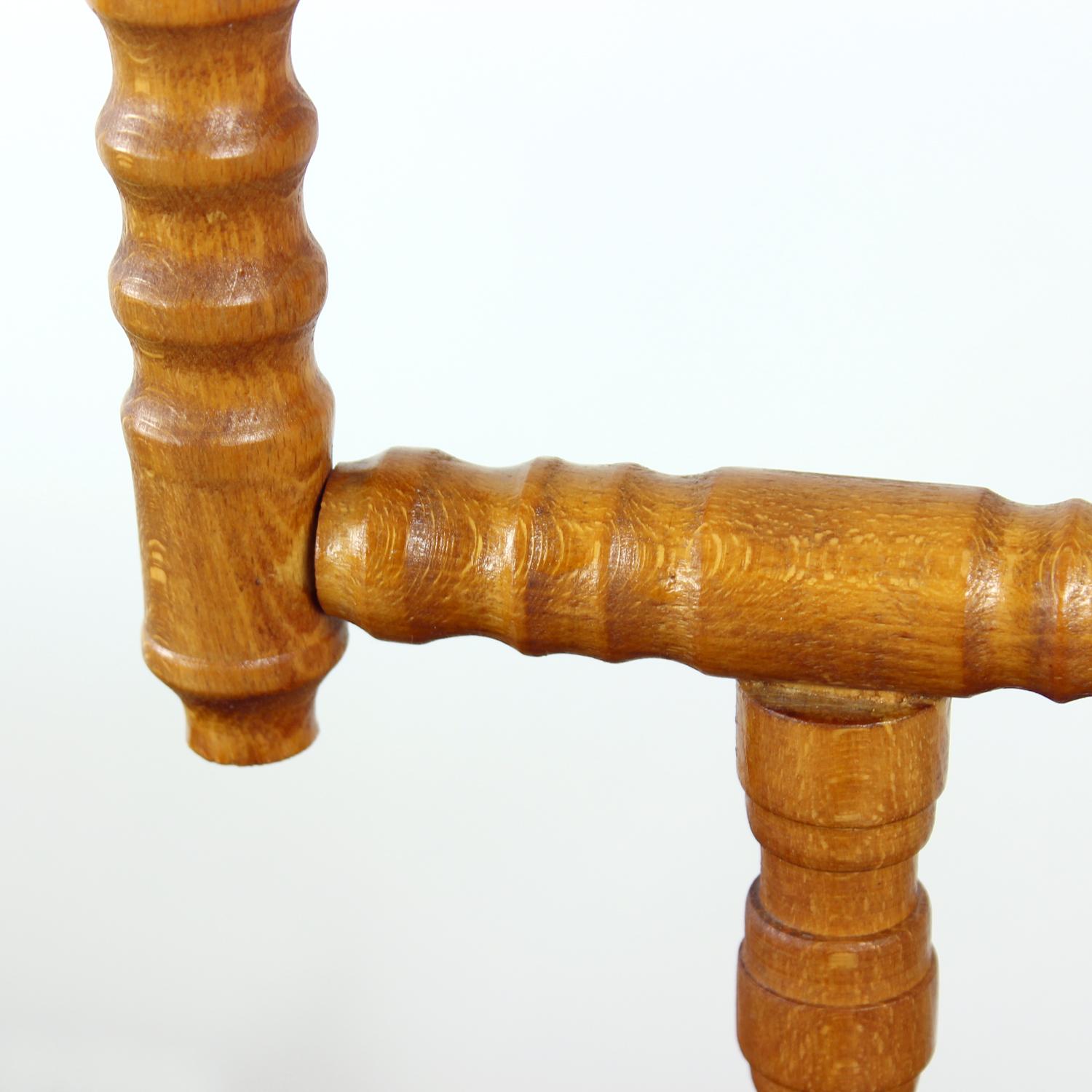 Portavelas de madera de mediados de siglo, Checoslovaquia, años 50 en venta 4