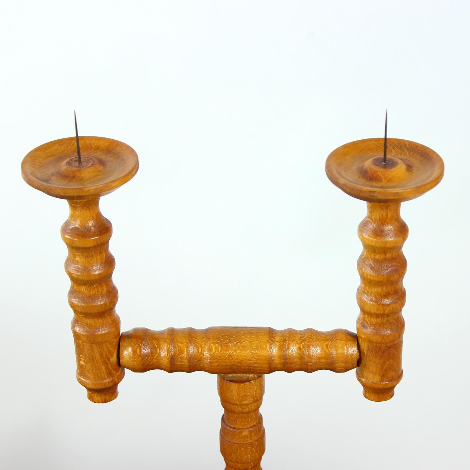 Portavelas de madera de mediados de siglo, Checoslovaquia, años 50 mediados del siglo XX en venta