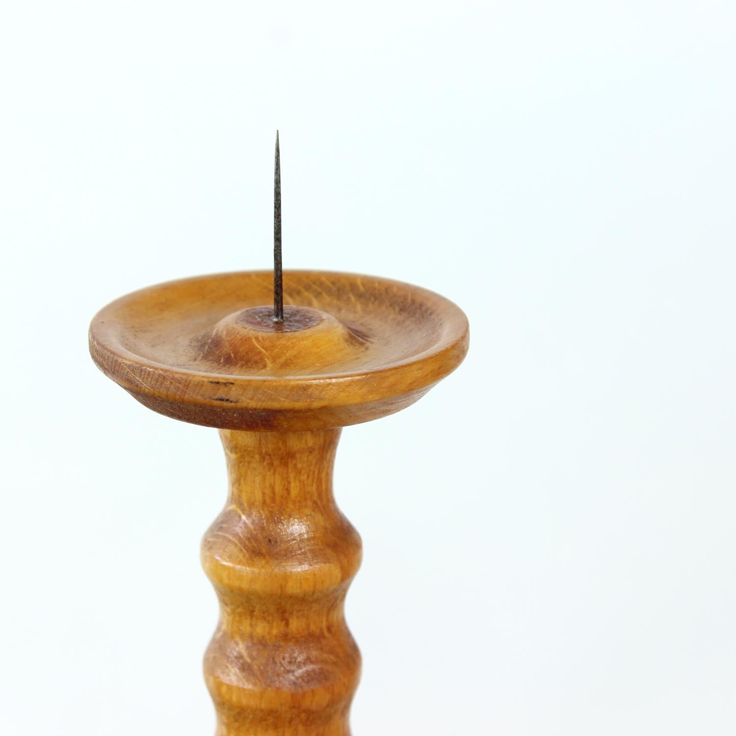 Portavelas de madera de mediados de siglo, Checoslovaquia, años 50 en venta 1