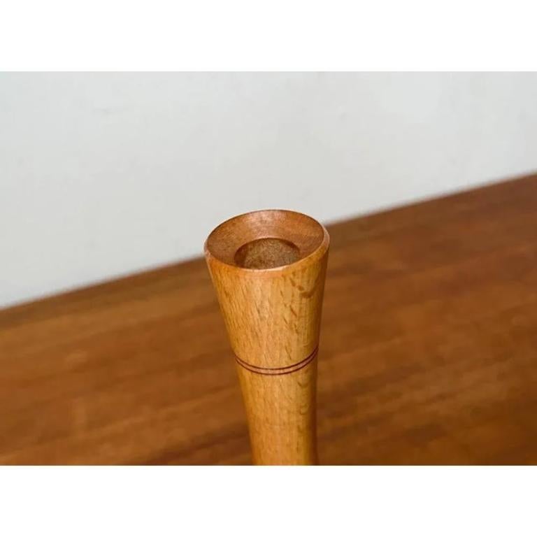 Candelabro de madera de mediados de siglo, años 60, en muy buen estado. Diseñado de 1960 a 1969.

Más información:
Materiales: Madera
Estilo: Moderno de mediados de siglo
Color: Marrón
Tipo de artículo: Vintage, Antiguo o de segunda
