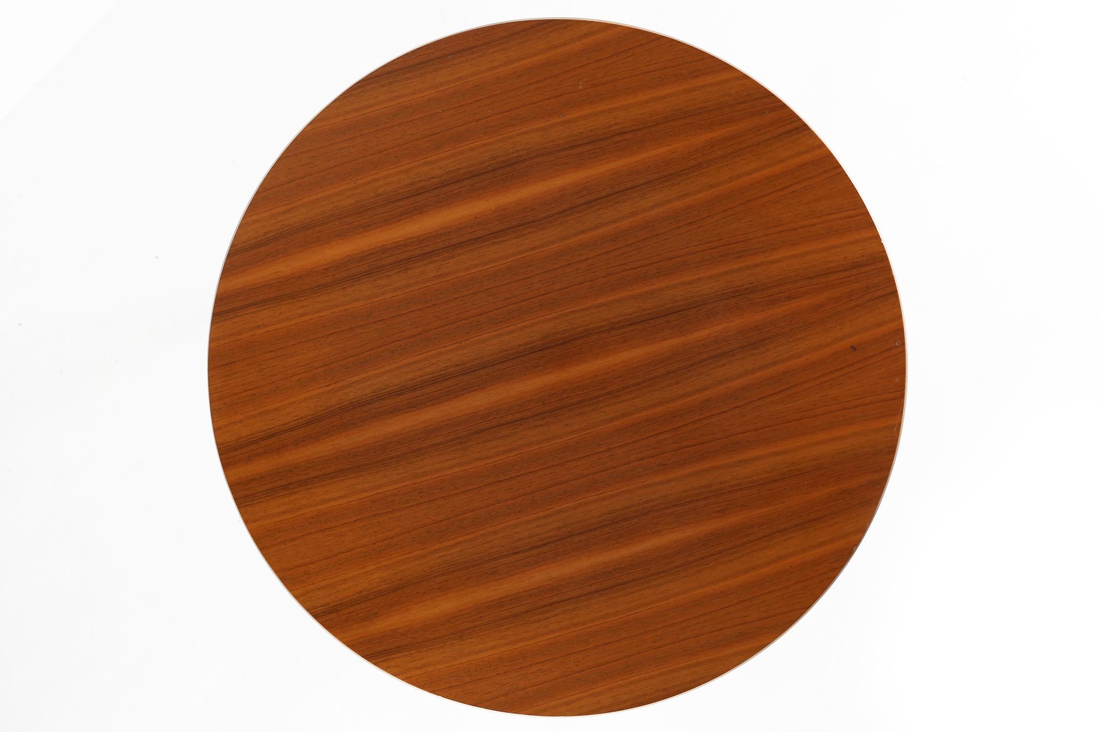 Mid-Century Modern Table basse en bois du milieu du siècle 1950 en vente