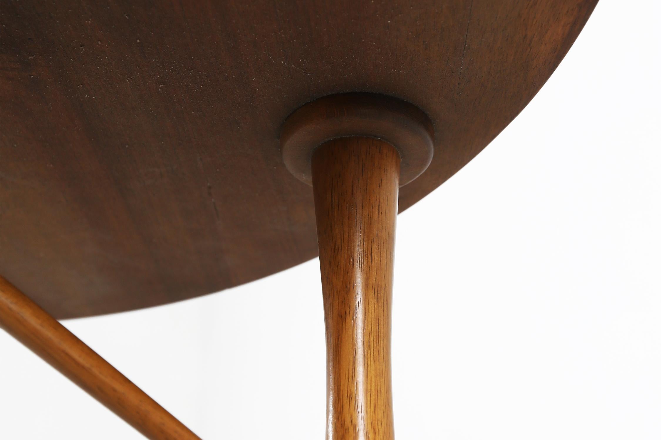 Table basse en bois du milieu du siècle 1950 en vente 1