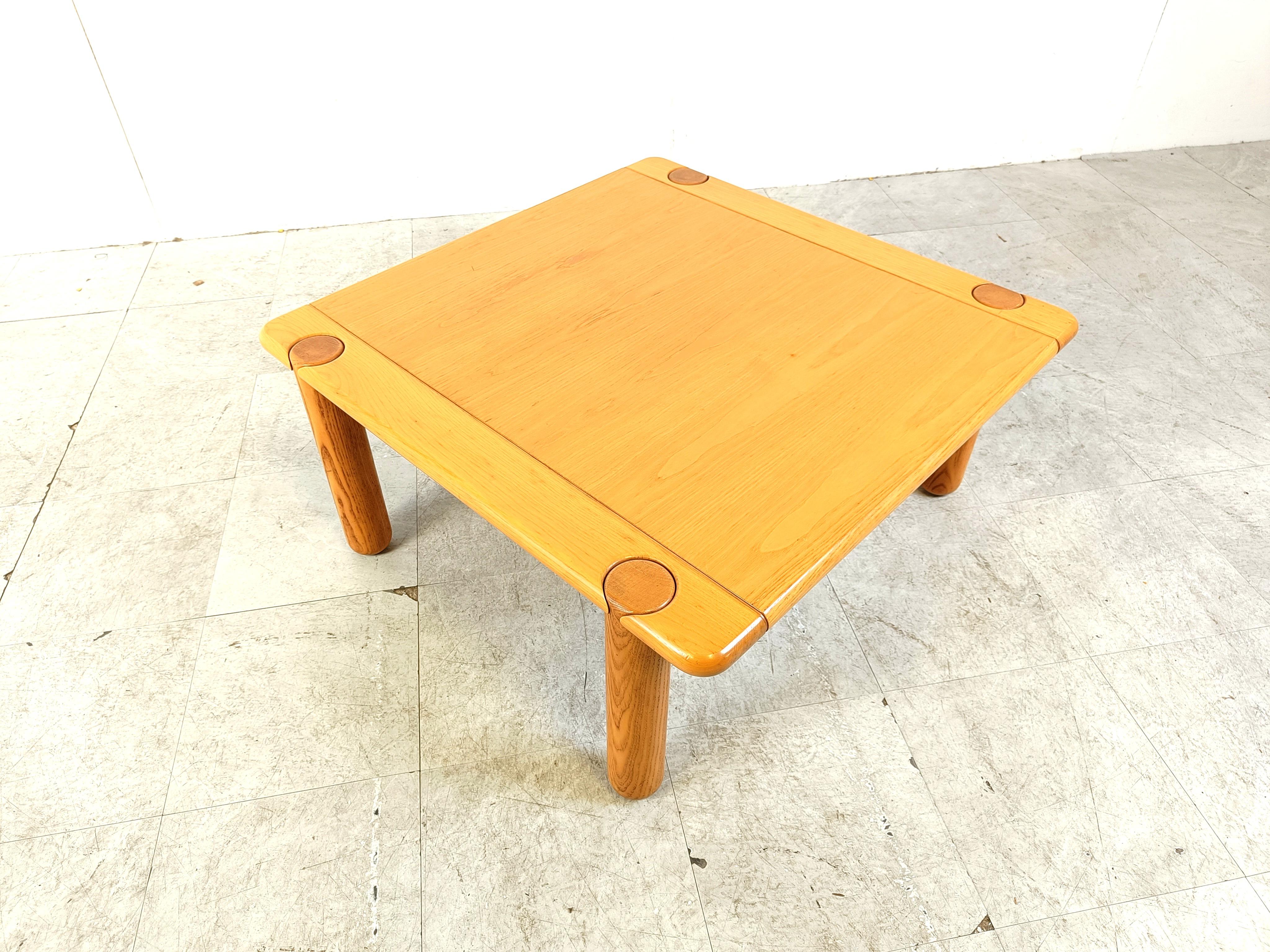 Unique mid century coffee table with a fantastic design.

The legs interlock beautifully with the top.

The table top is very well made as well in polished wood.

A top quality coffee table, by a unknown designer with very skilled