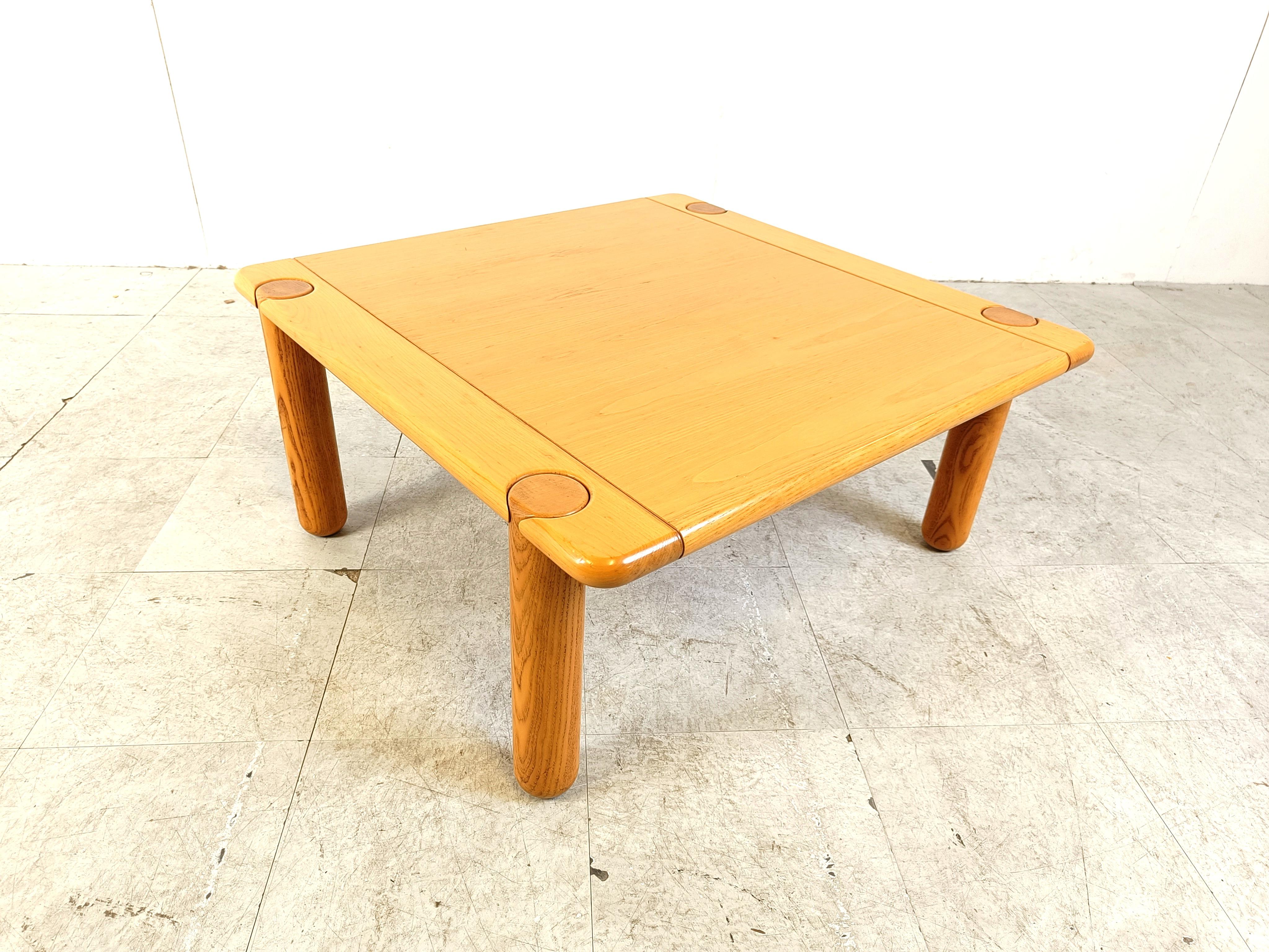 Mid-Century Modern Table basse en bois du milieu des années 1970 en vente