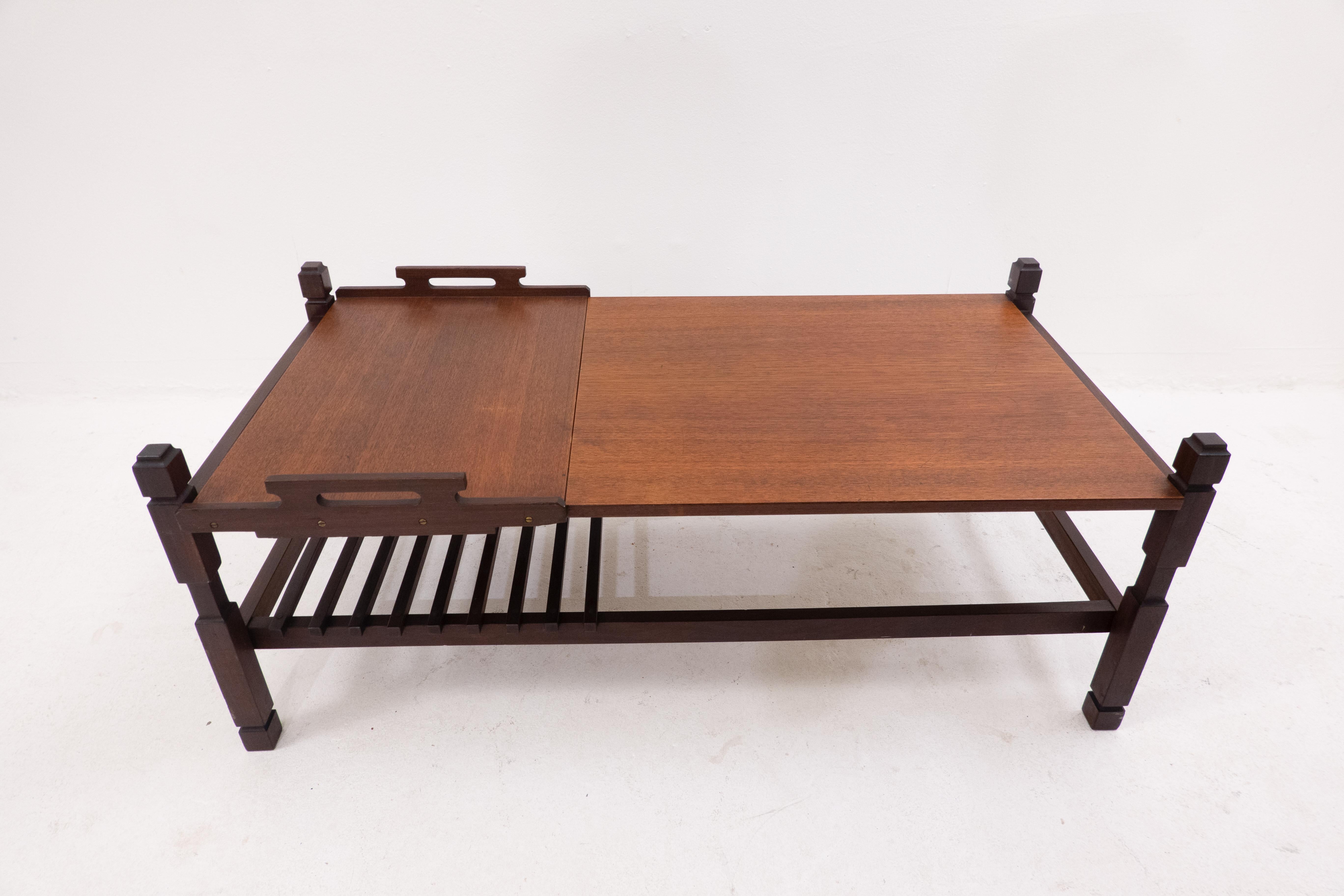 Mid-Century Wooden Coffee Table with Removable Tray, Italy, 1960s In Good Condition For Sale In Brussels, BE