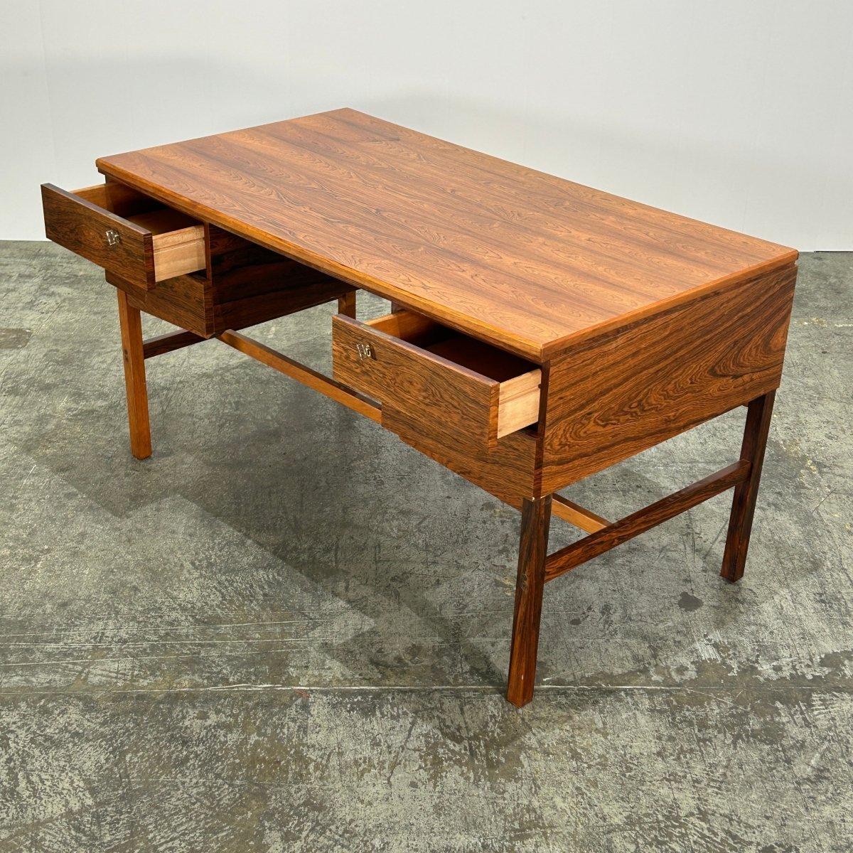Dänischer Holzschreibtisch aus der Mitte des Jahrhunderts (20. Jahrhundert) im Angebot